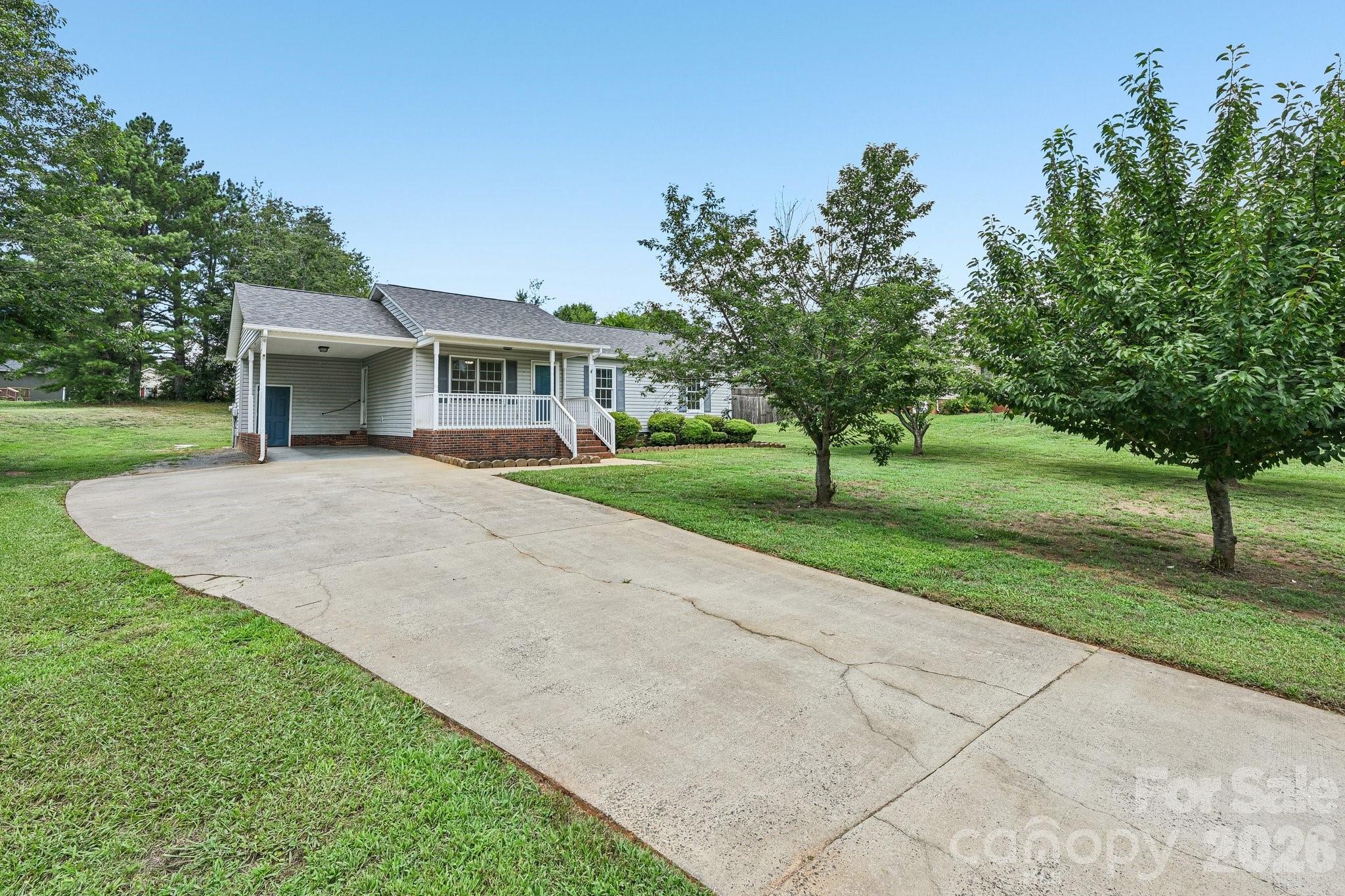738 Mcdaniel Road Property Photo 2