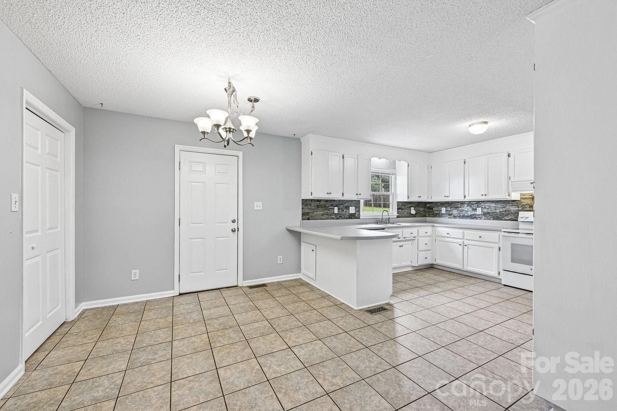 738 Mcdaniel Road Property Photo 7