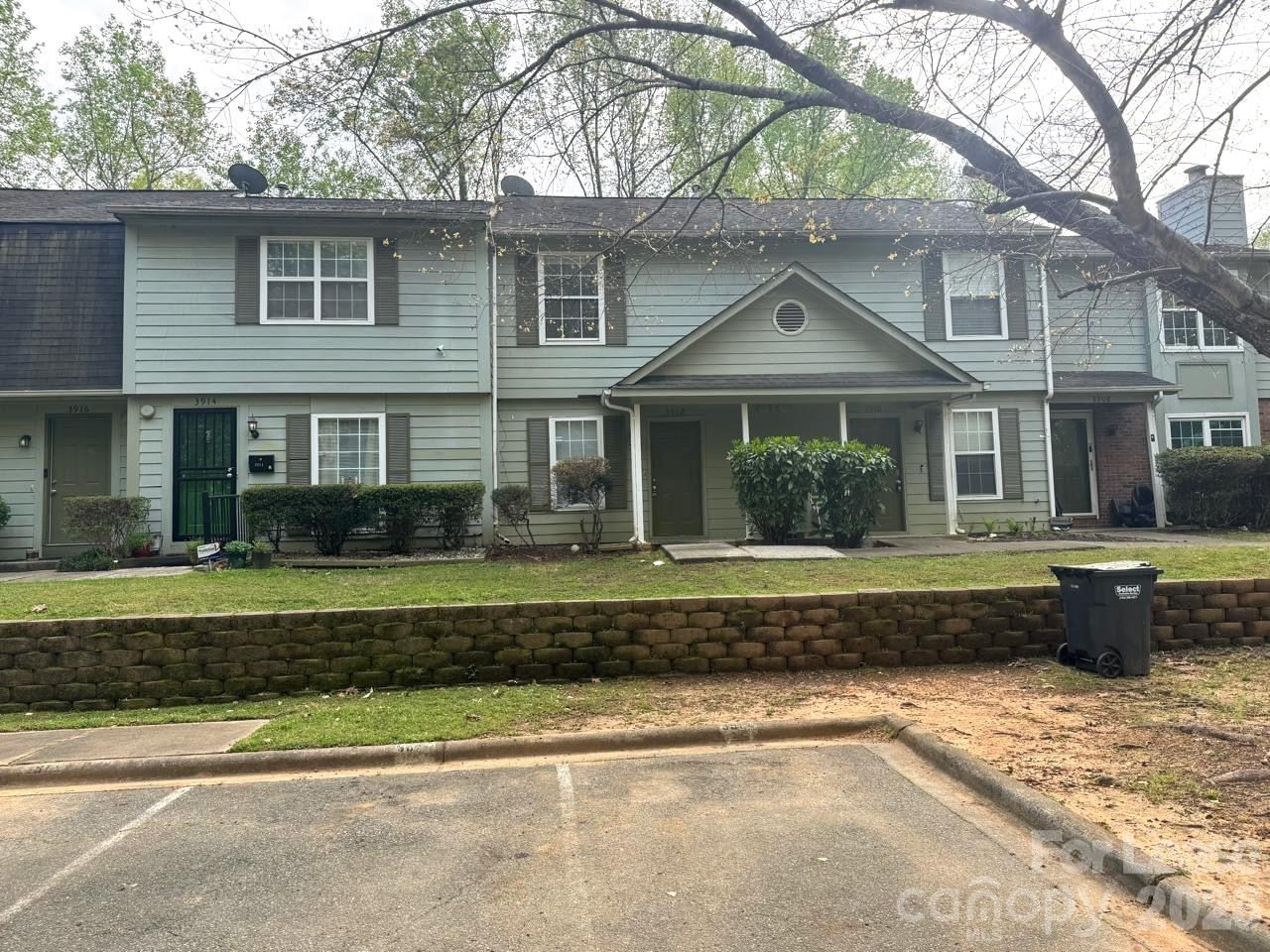 3912 Briarhill Drive Property Photo 1
