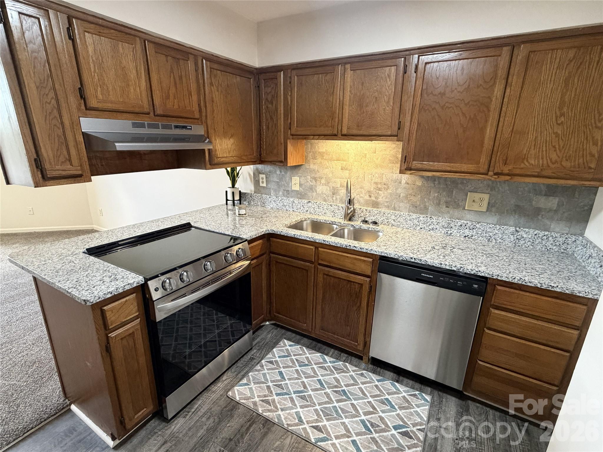 1 Buffalo Avenue 86 Property Photo 2
