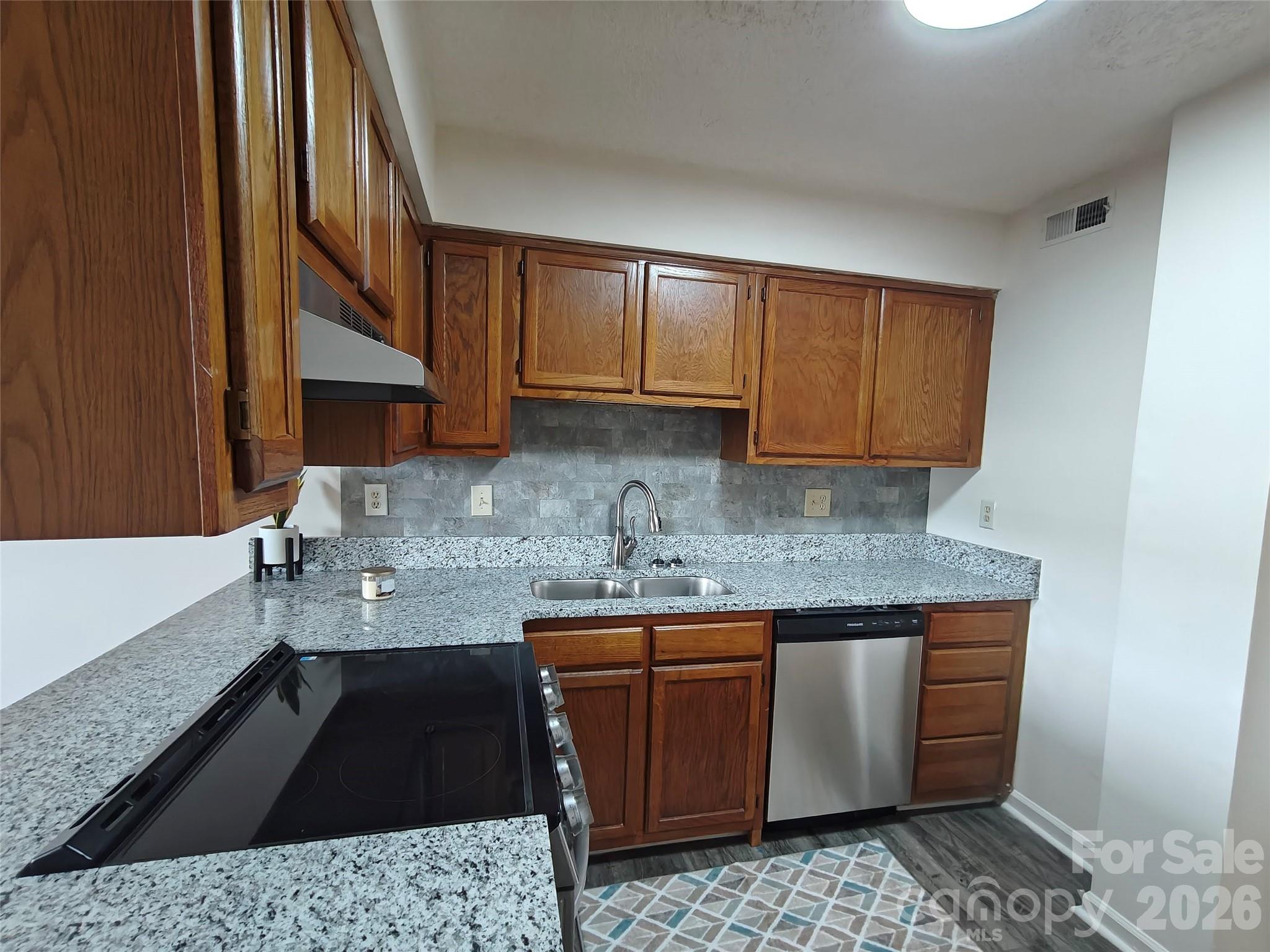 1 Buffalo Avenue 86 Property Photo 3
