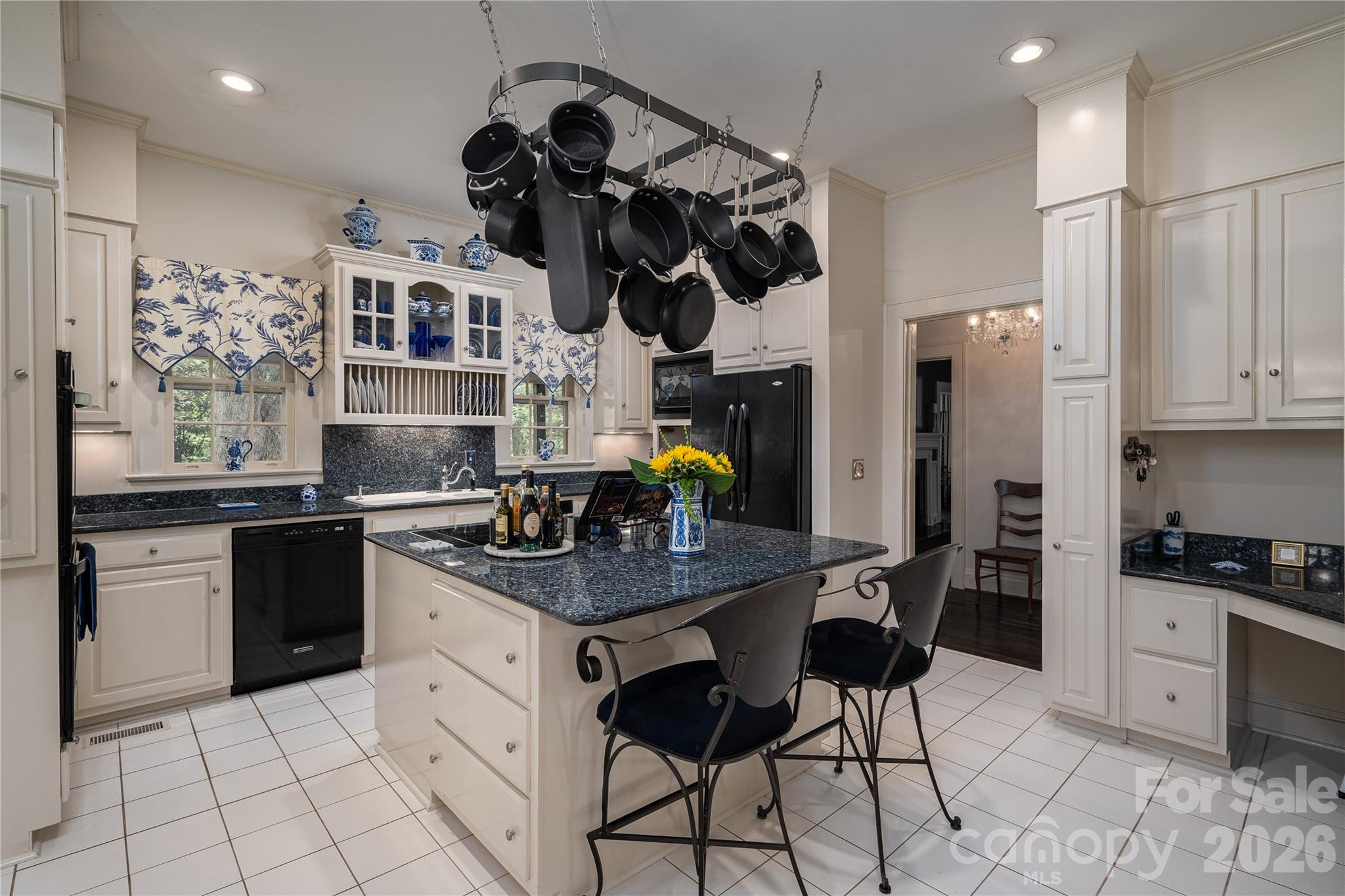 805 S Aspen Street Property Photo 11