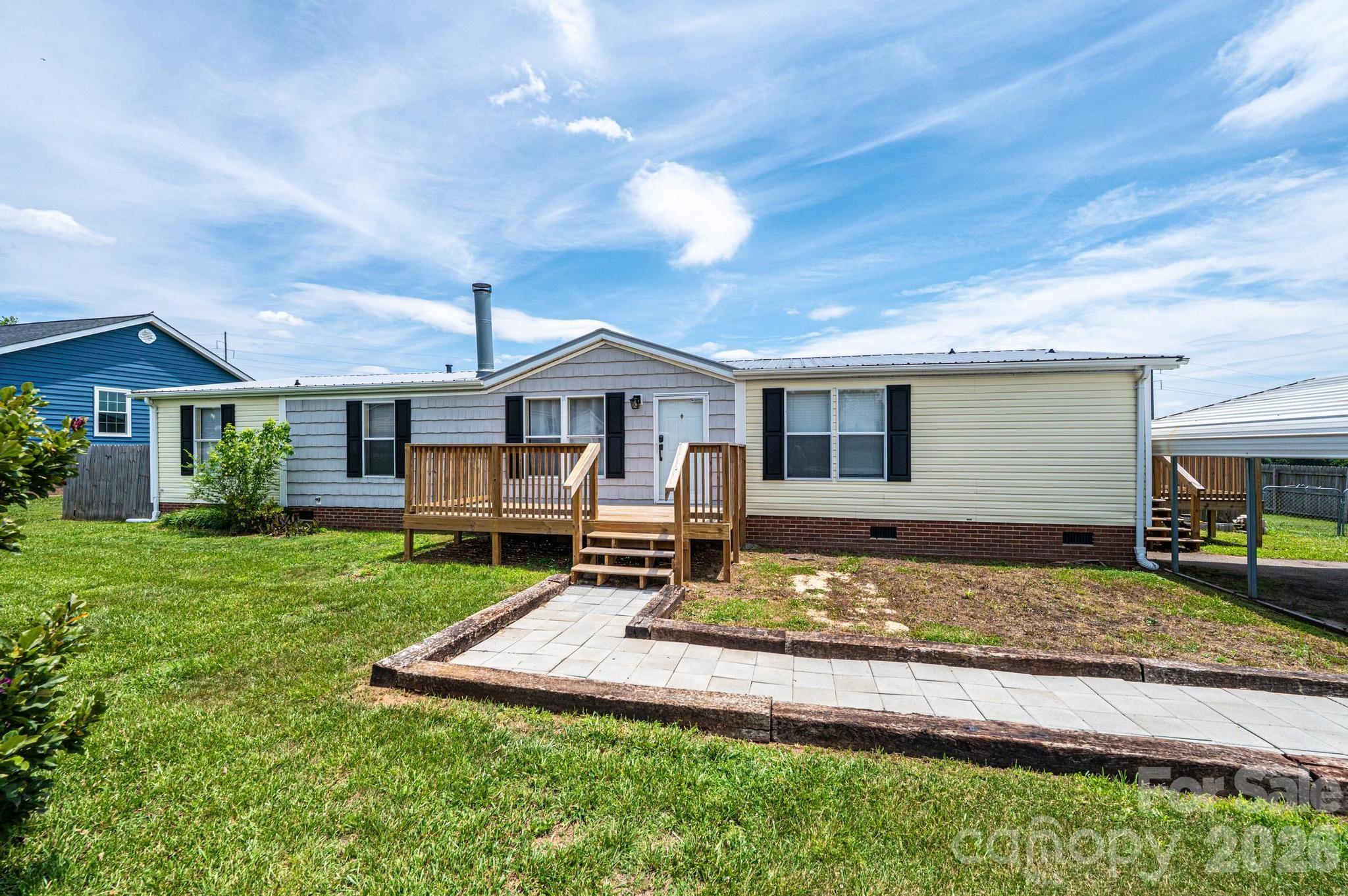2385 Arrowwood Drive Property Photo 3