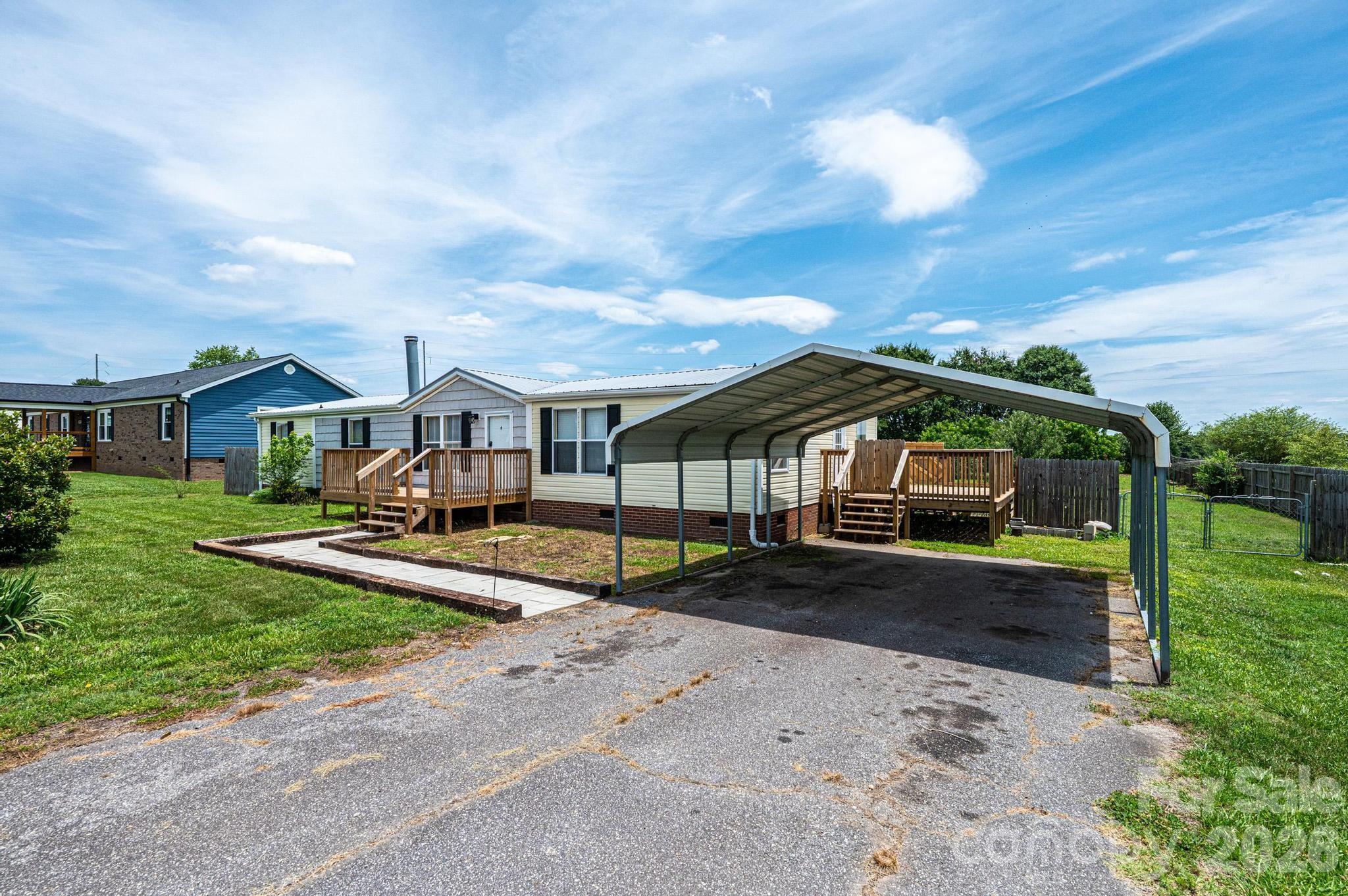 2385 Arrowwood Drive Property Photo 4