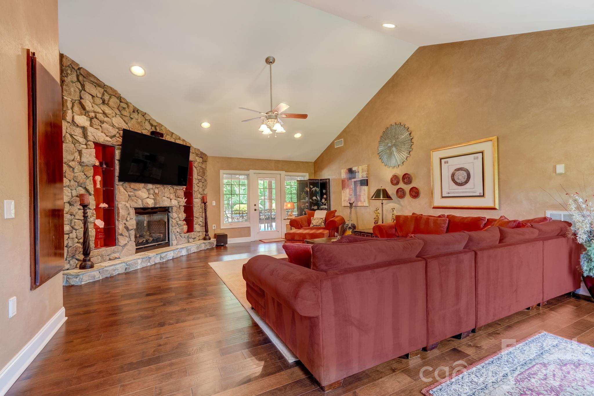 8106 Breezy Hill Drive Property Photo 4