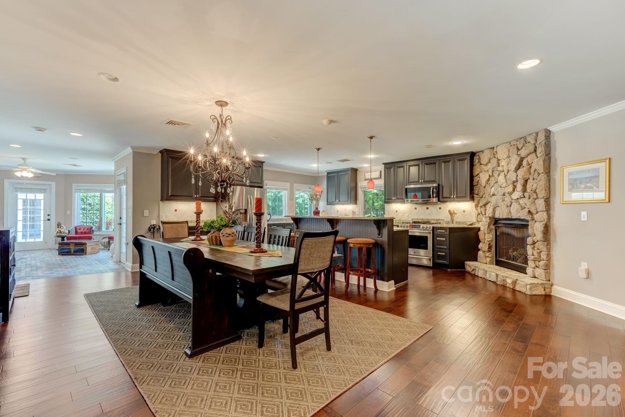 8106 Breezy Hill Drive Property Photo 6