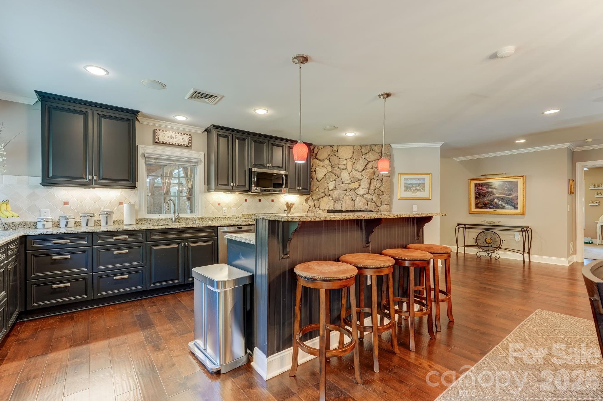 8106 Breezy Hill Drive Property Photo 9