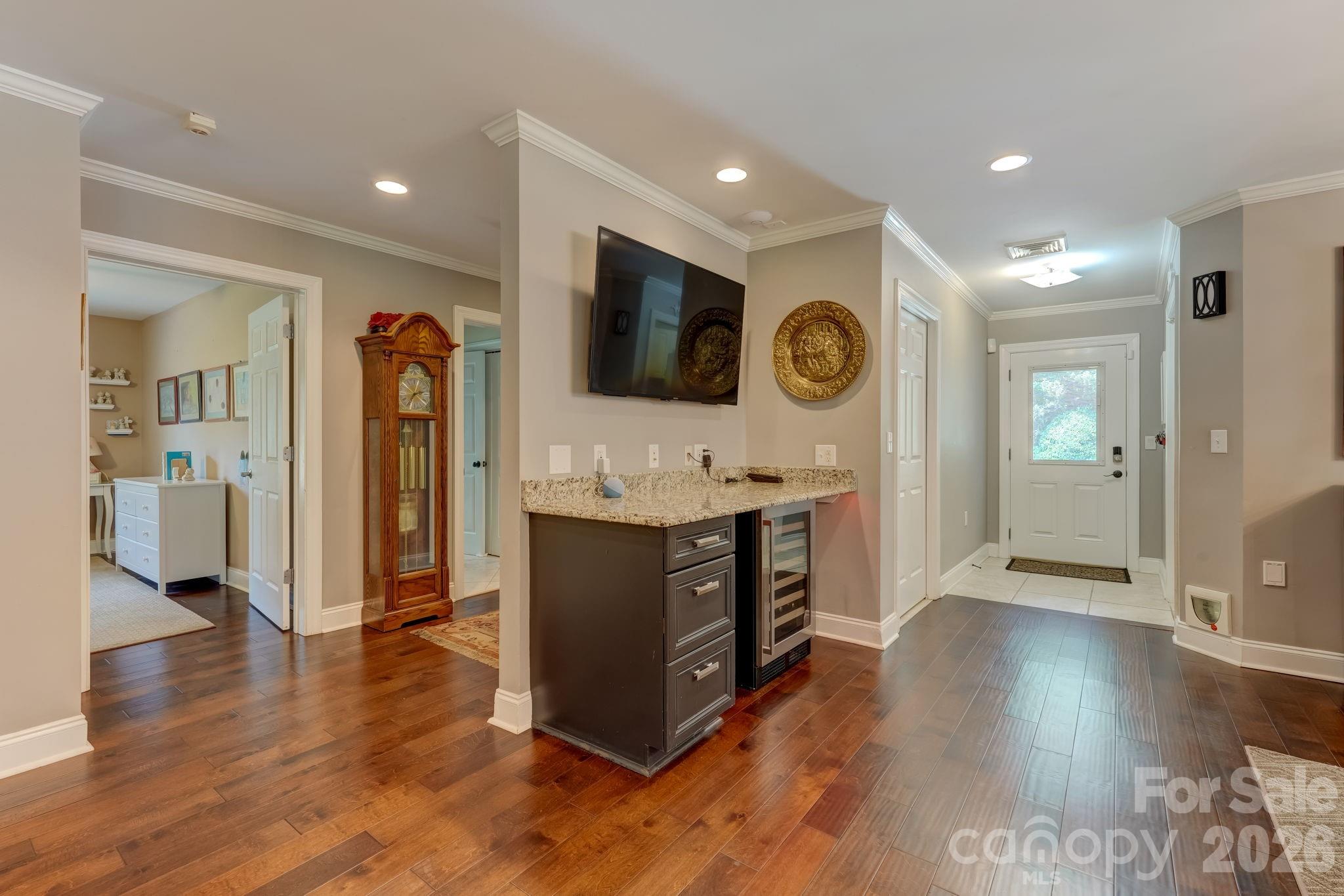 8106 Breezy Hill Drive Property Photo 11
