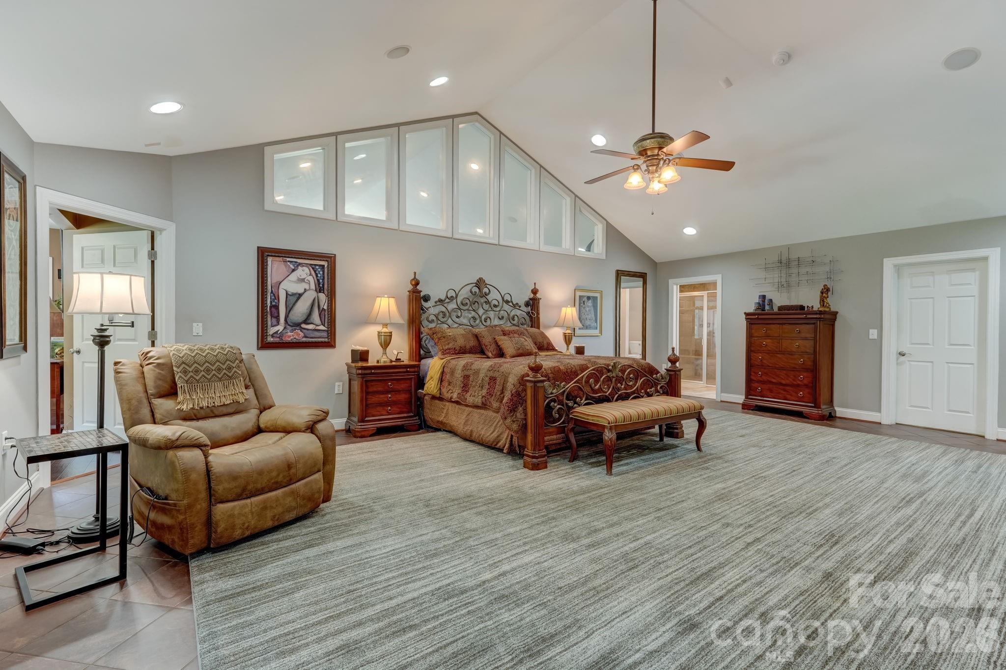 8106 Breezy Hill Drive Property Photo 14