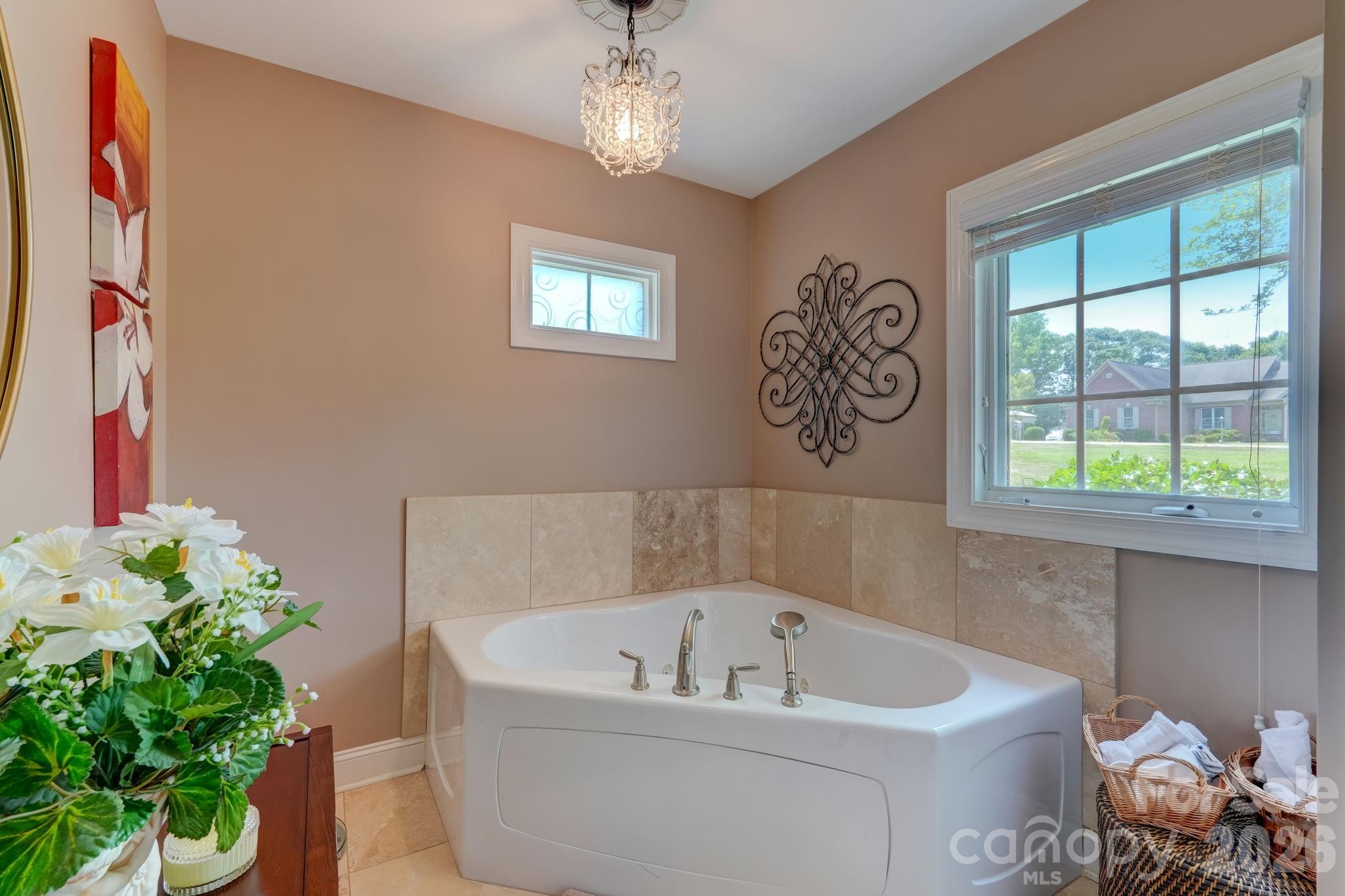 8106 Breezy Hill Drive Property Photo 21