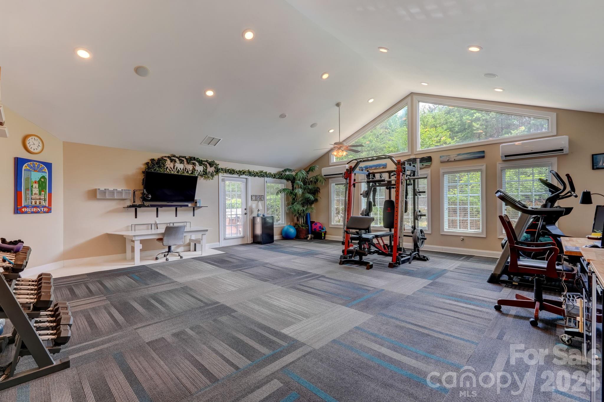 8106 Breezy Hill Drive Property Photo 22