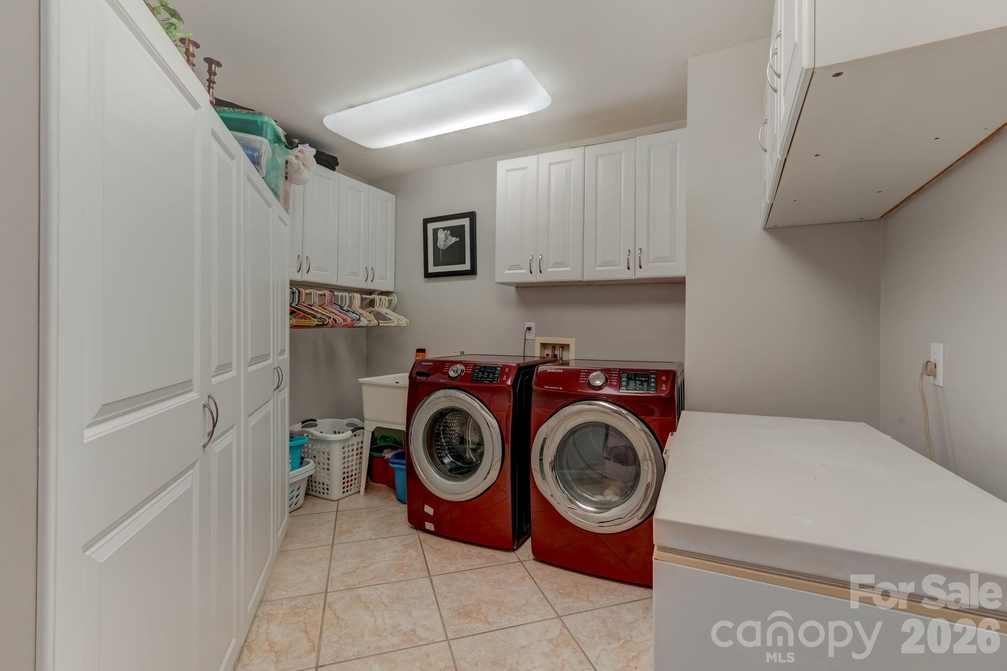 8106 Breezy Hill Drive Property Photo 29