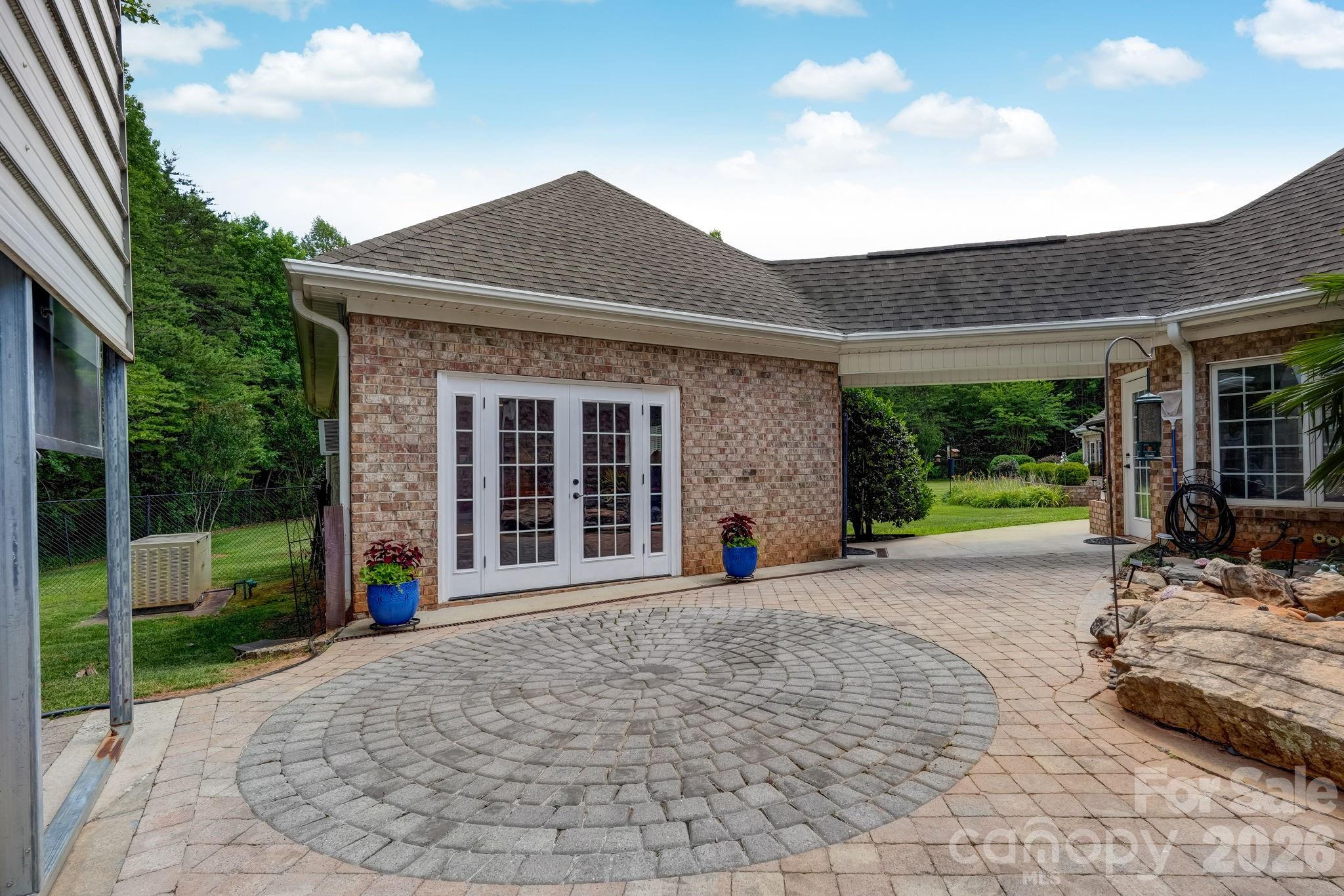 8106 Breezy Hill Drive Property Photo 31