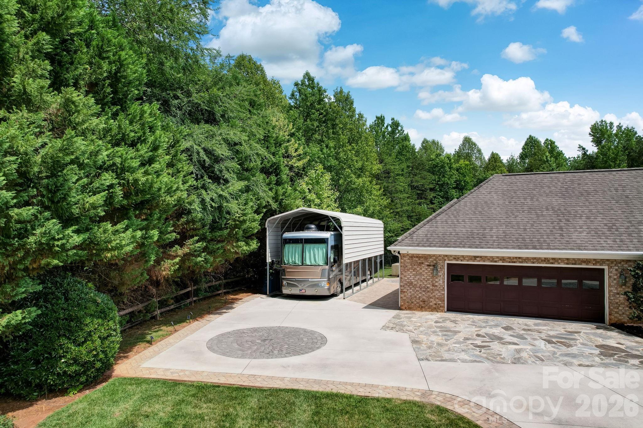 8106 Breezy Hill Drive Property Photo 39