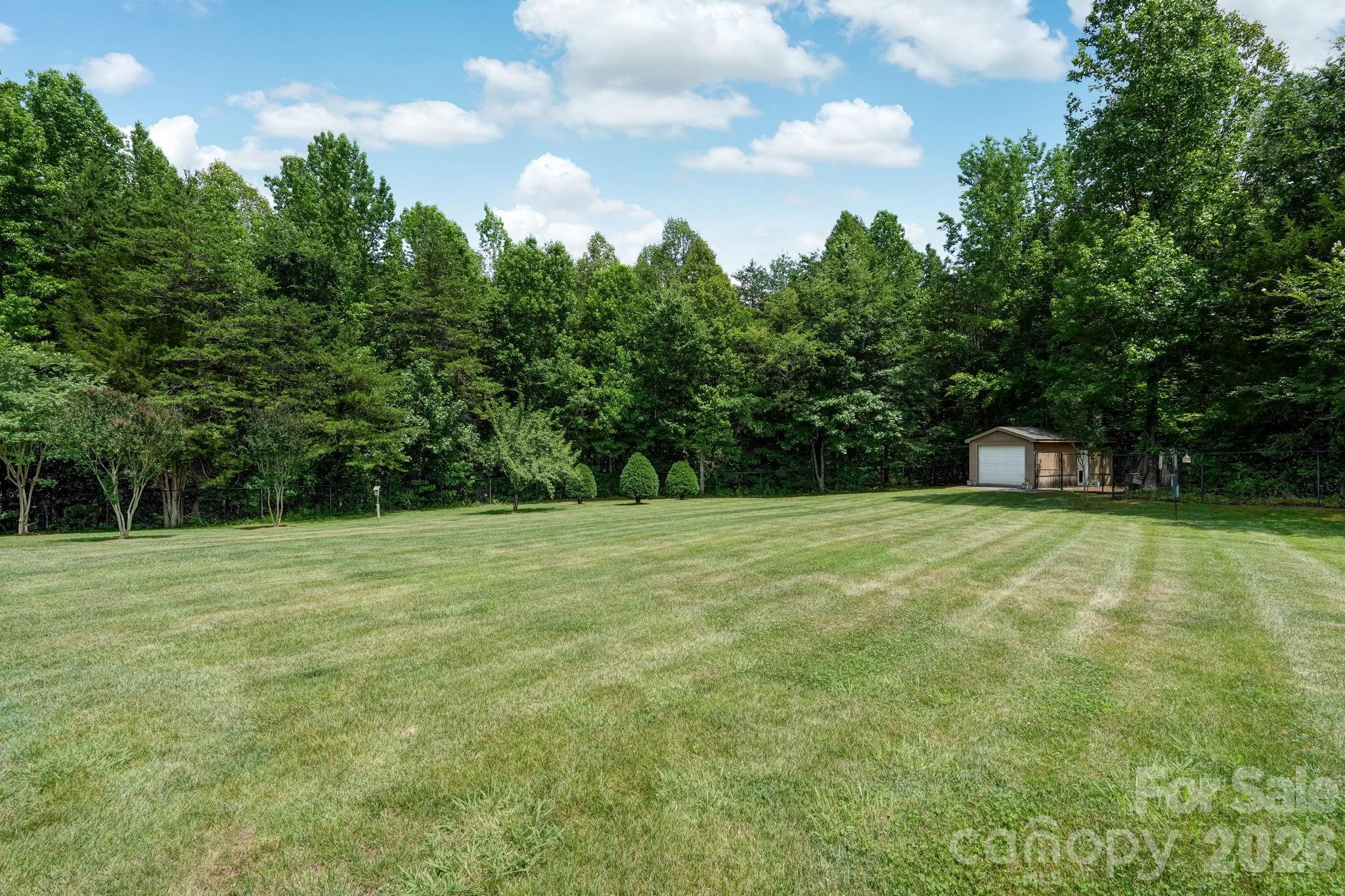 8106 Breezy Hill Drive Property Photo 43