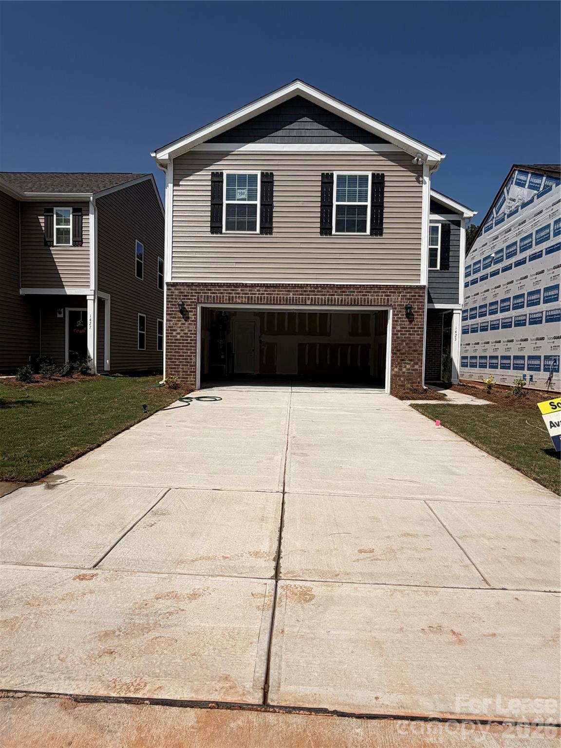 1423 Mammoth Road Property Photo 1