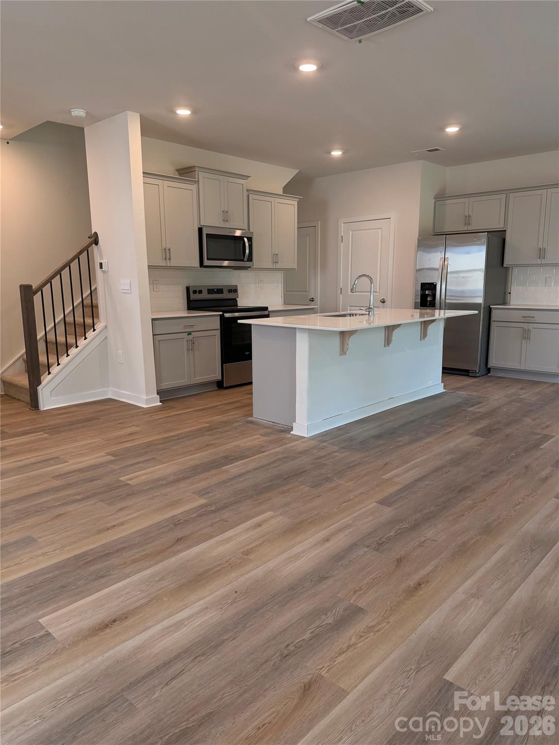 1423 Mammoth Road Property Photo 4