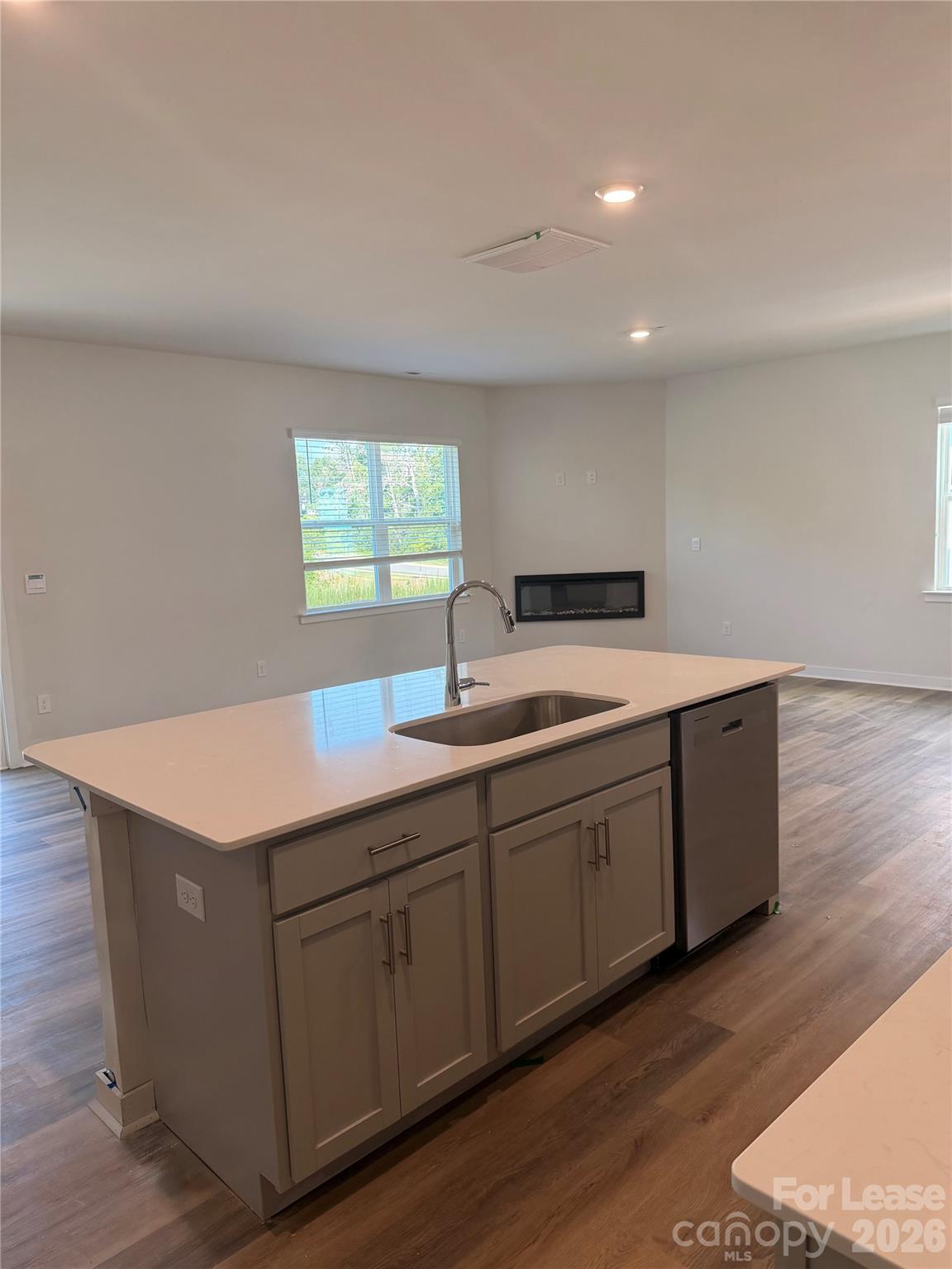 1423 Mammoth Road Property Photo 7