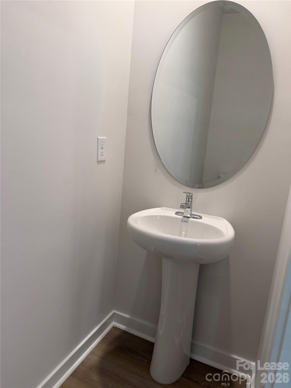 1423 Mammoth Road Property Photo 9