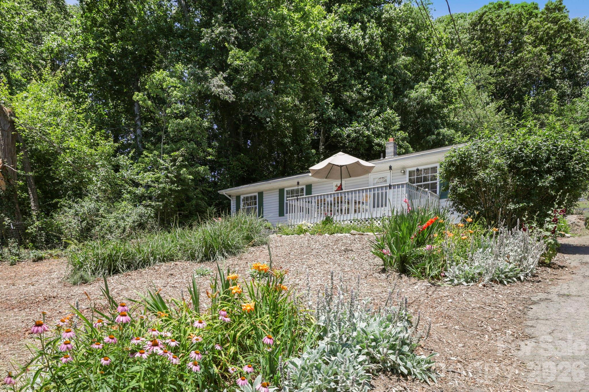 658 Enka Lake Road Property Photo 6