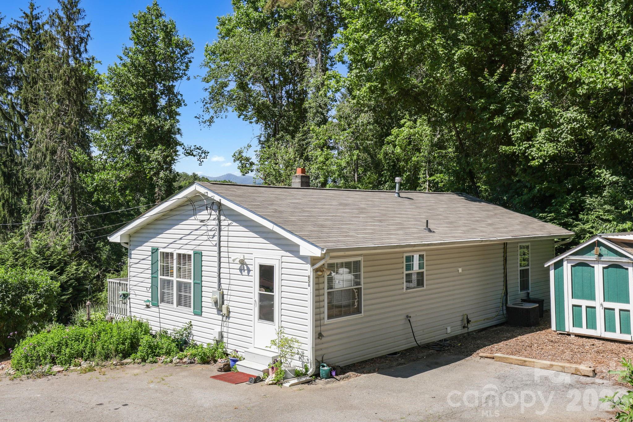658 Enka Lake Road Property Photo 27