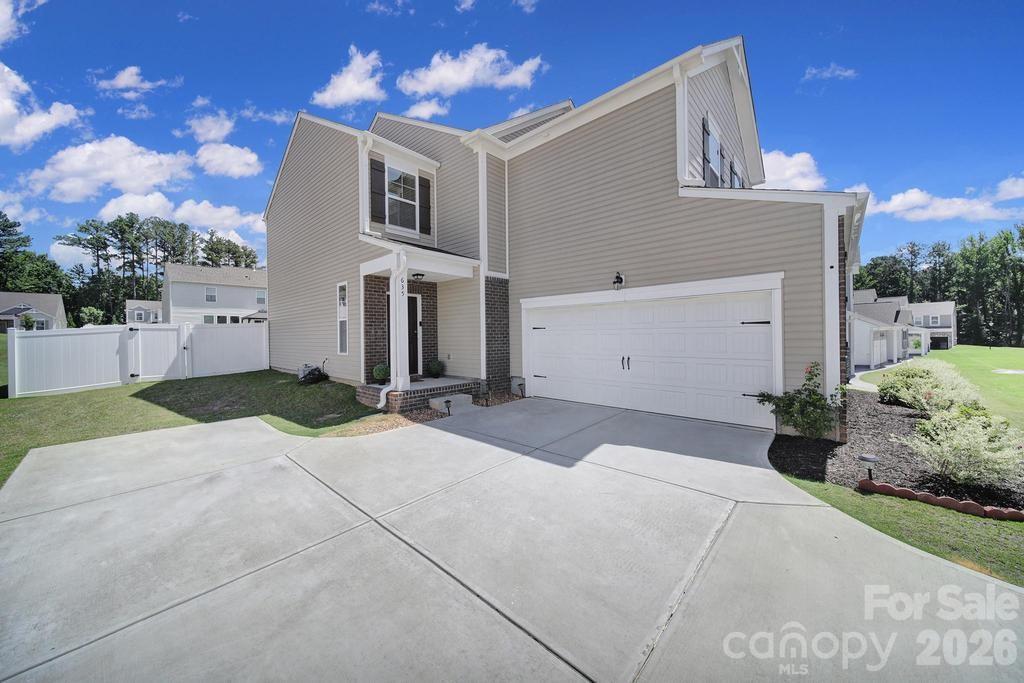 635 Synclaire Place Property Photo 3