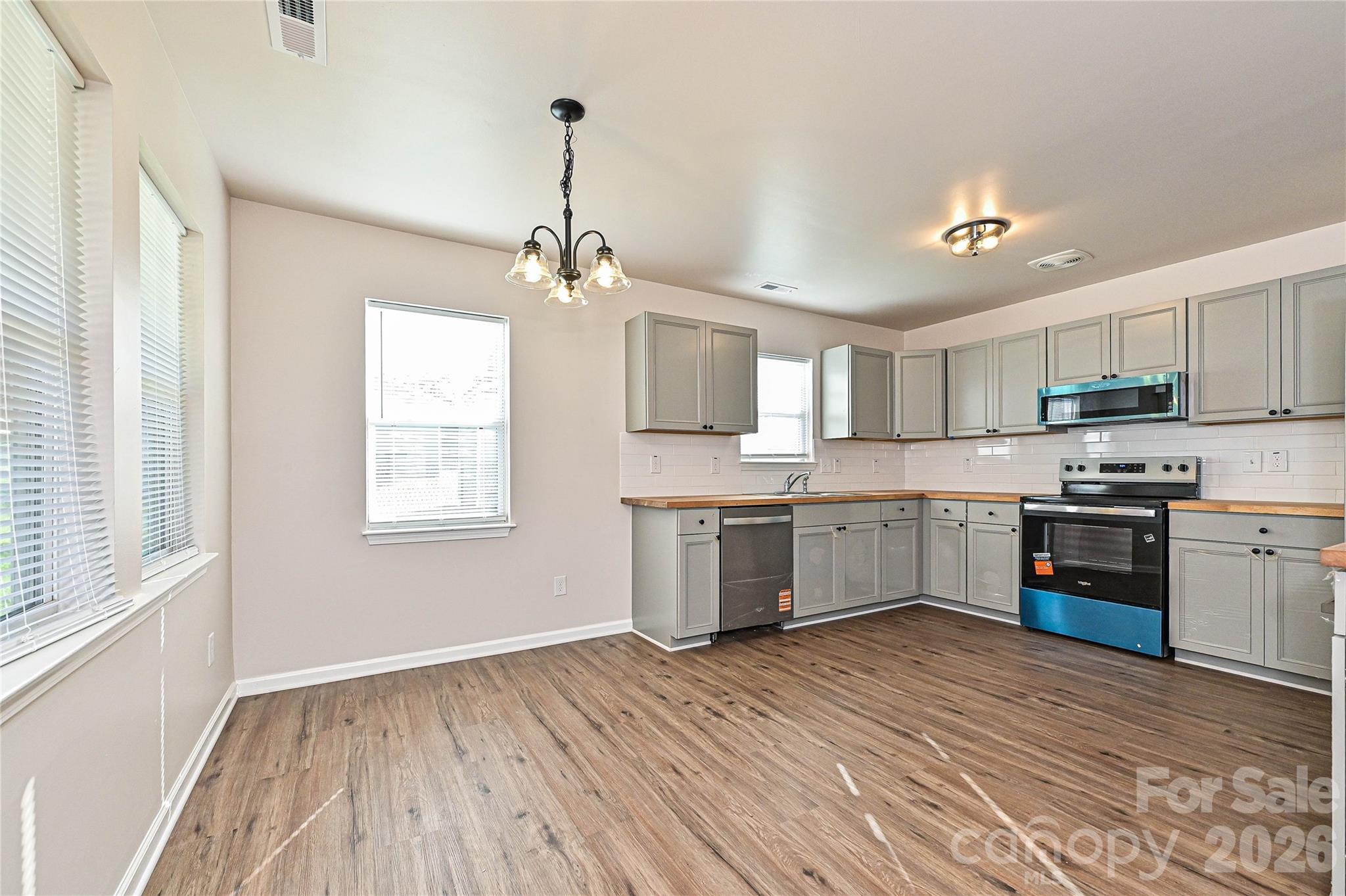 415 Jones Street Property Photo 7