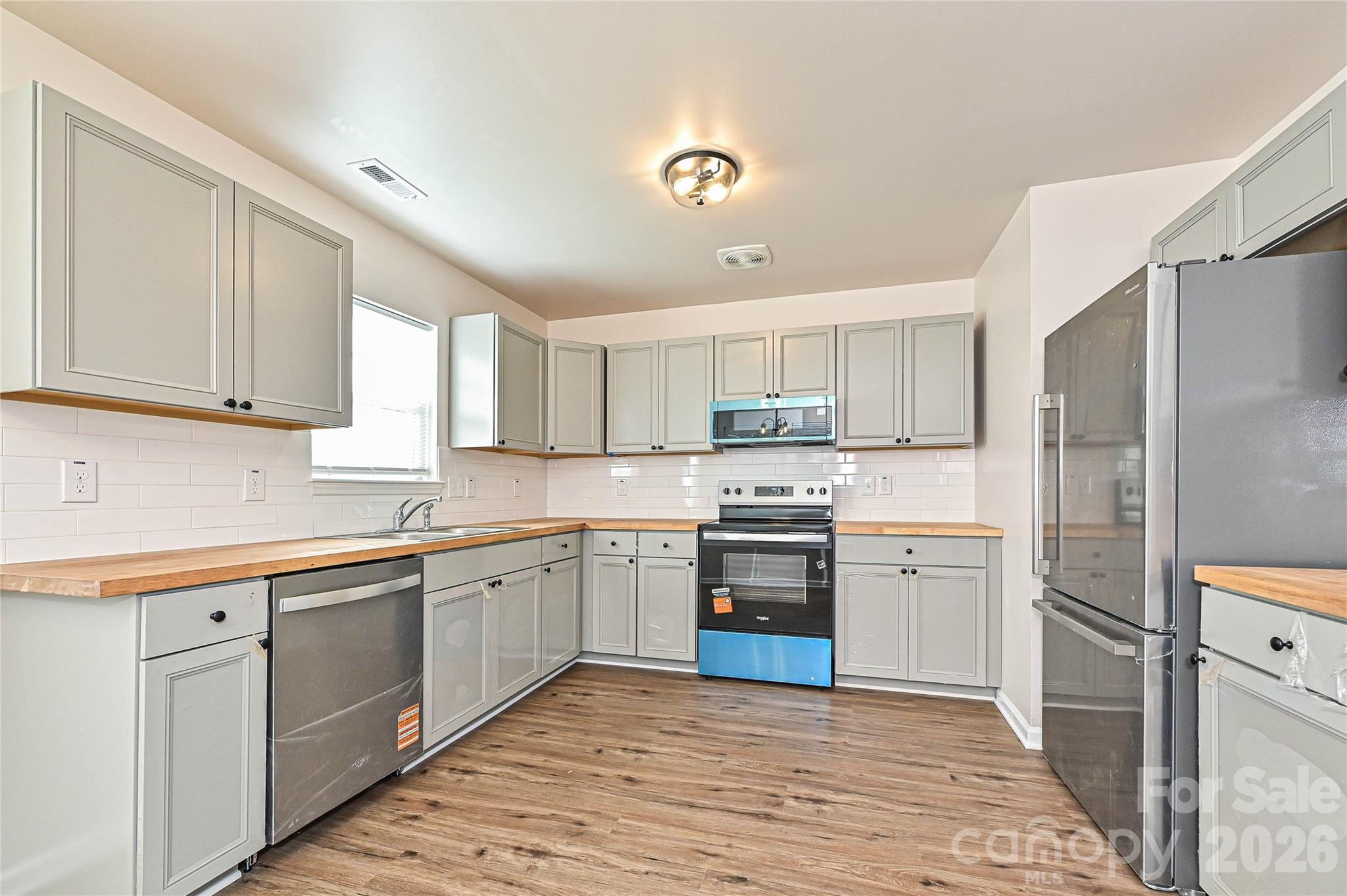 415 Jones Street Property Photo 8