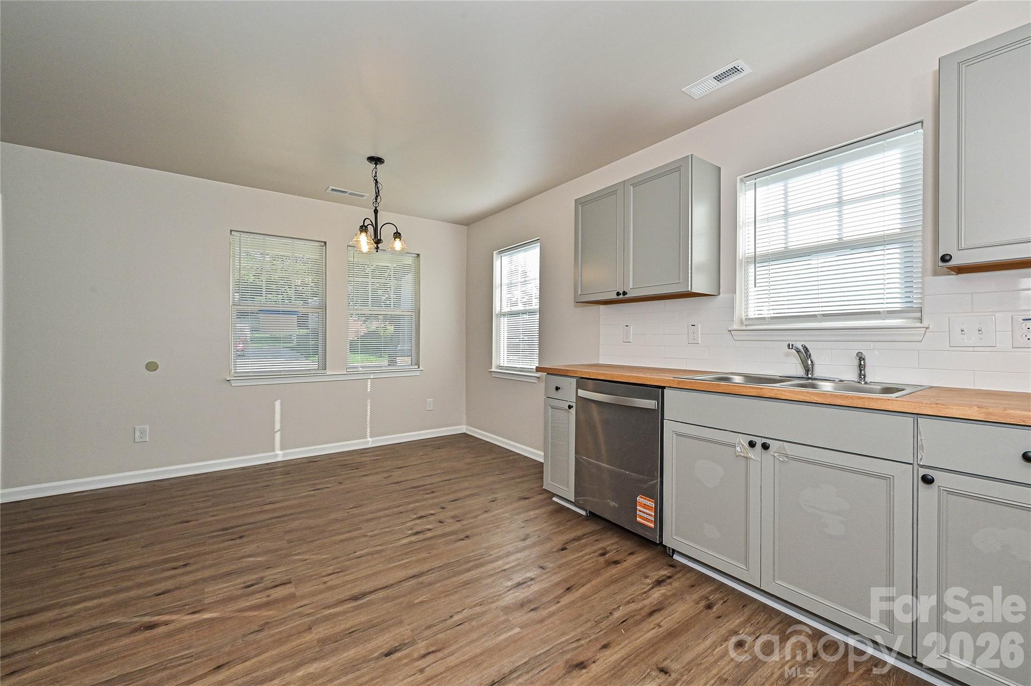 415 Jones Street Property Photo 11