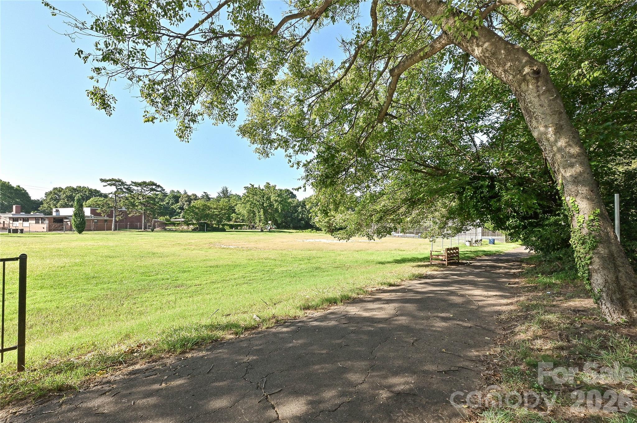 415 Jones Street Property Photo 25