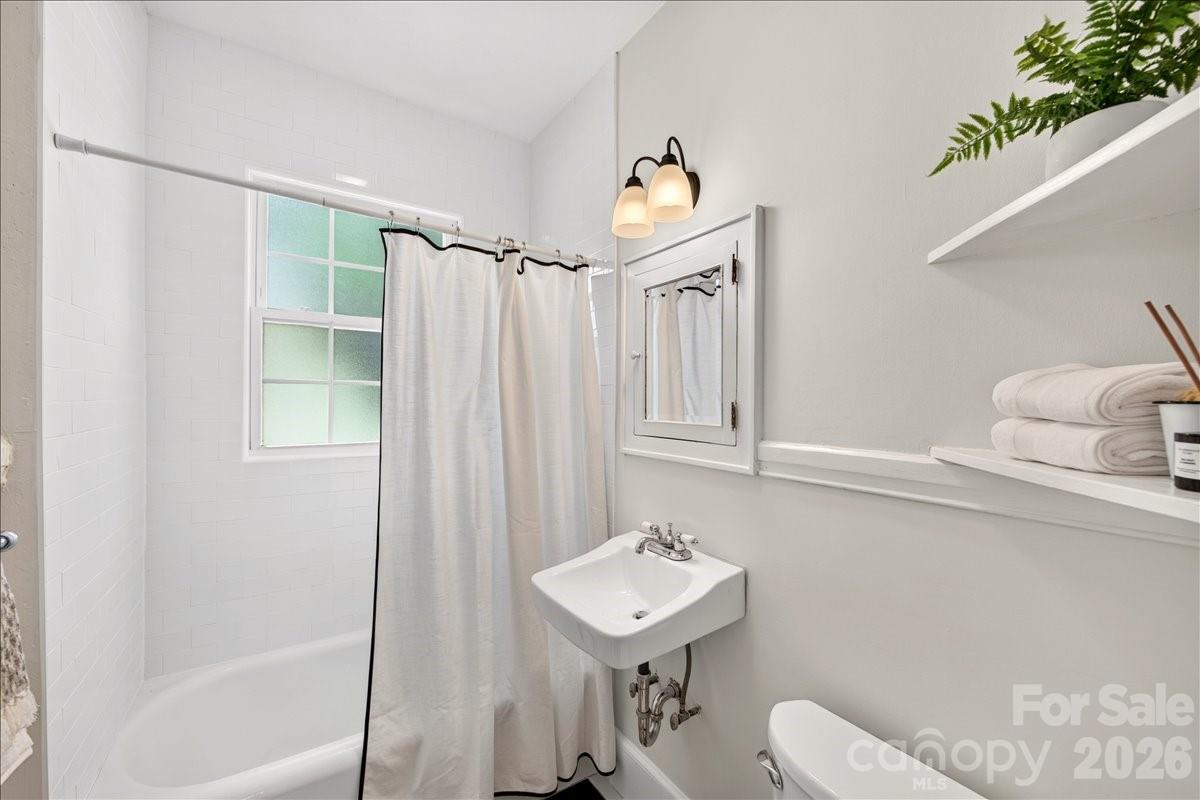 524 Hawthorne Lane 9 Property Photo 12