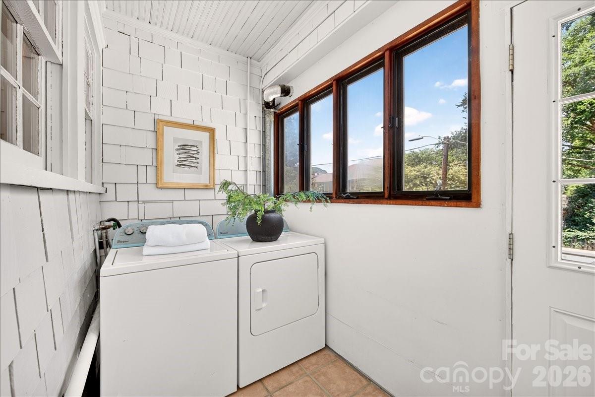 524 Hawthorne Lane 9 Property Photo 15