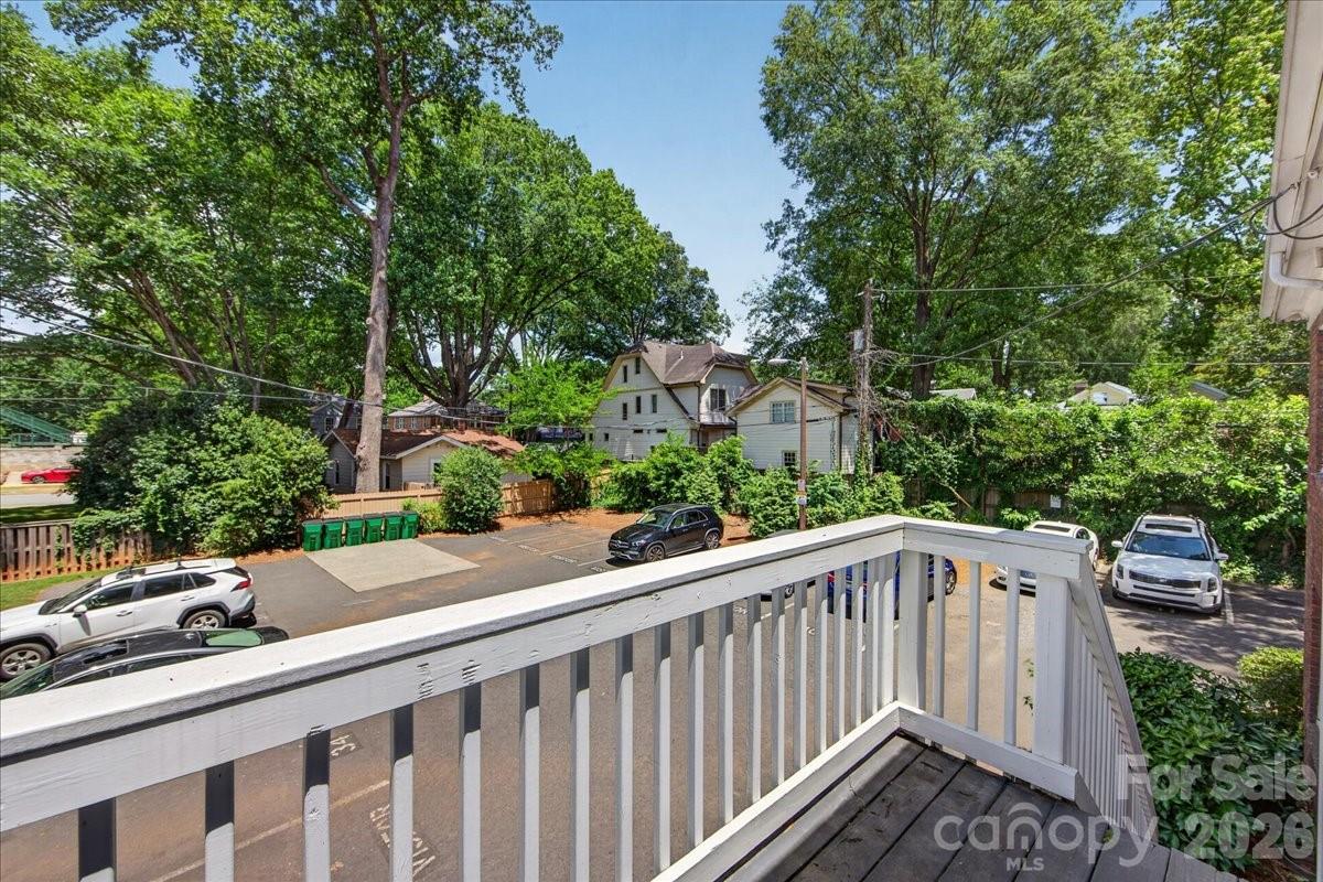 524 Hawthorne Lane 9 Property Photo 17