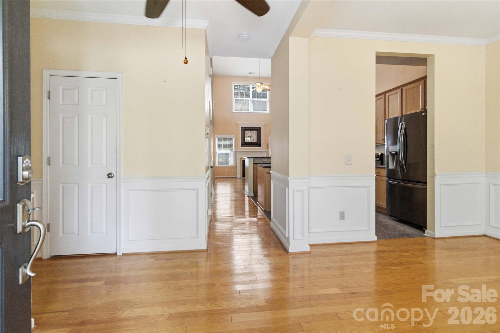 742 Winding Way Property Photo 3