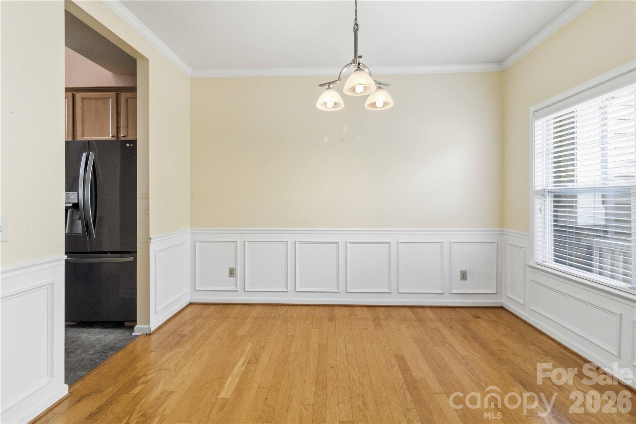 742 Winding Way Property Photo 5