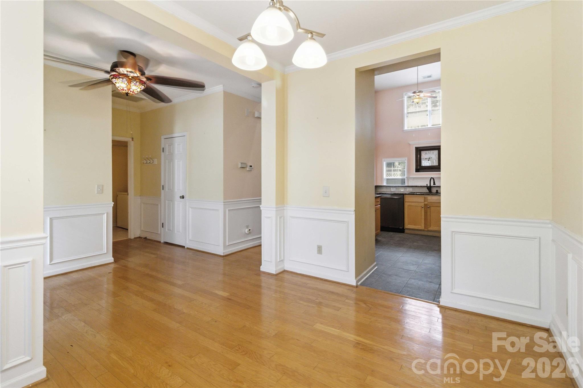 742 Winding Way Property Photo 7