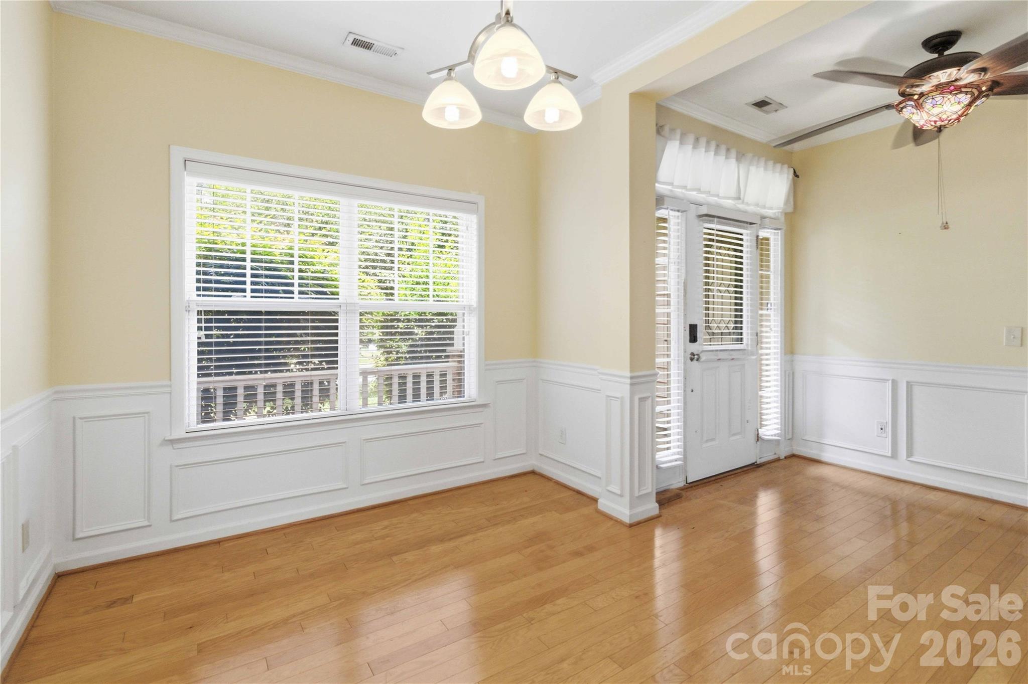 742 Winding Way Property Photo 8