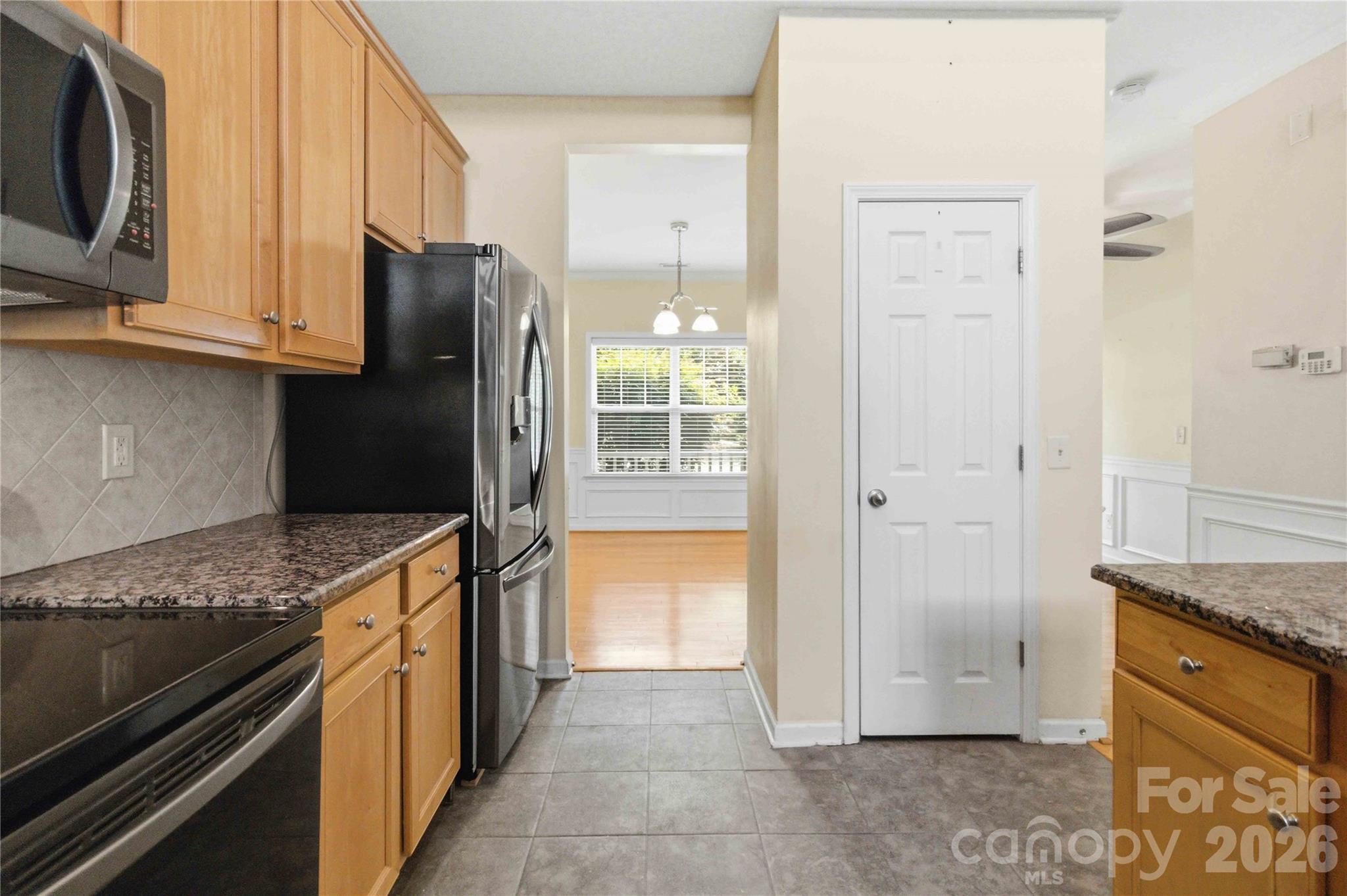 742 Winding Way Property Photo 10