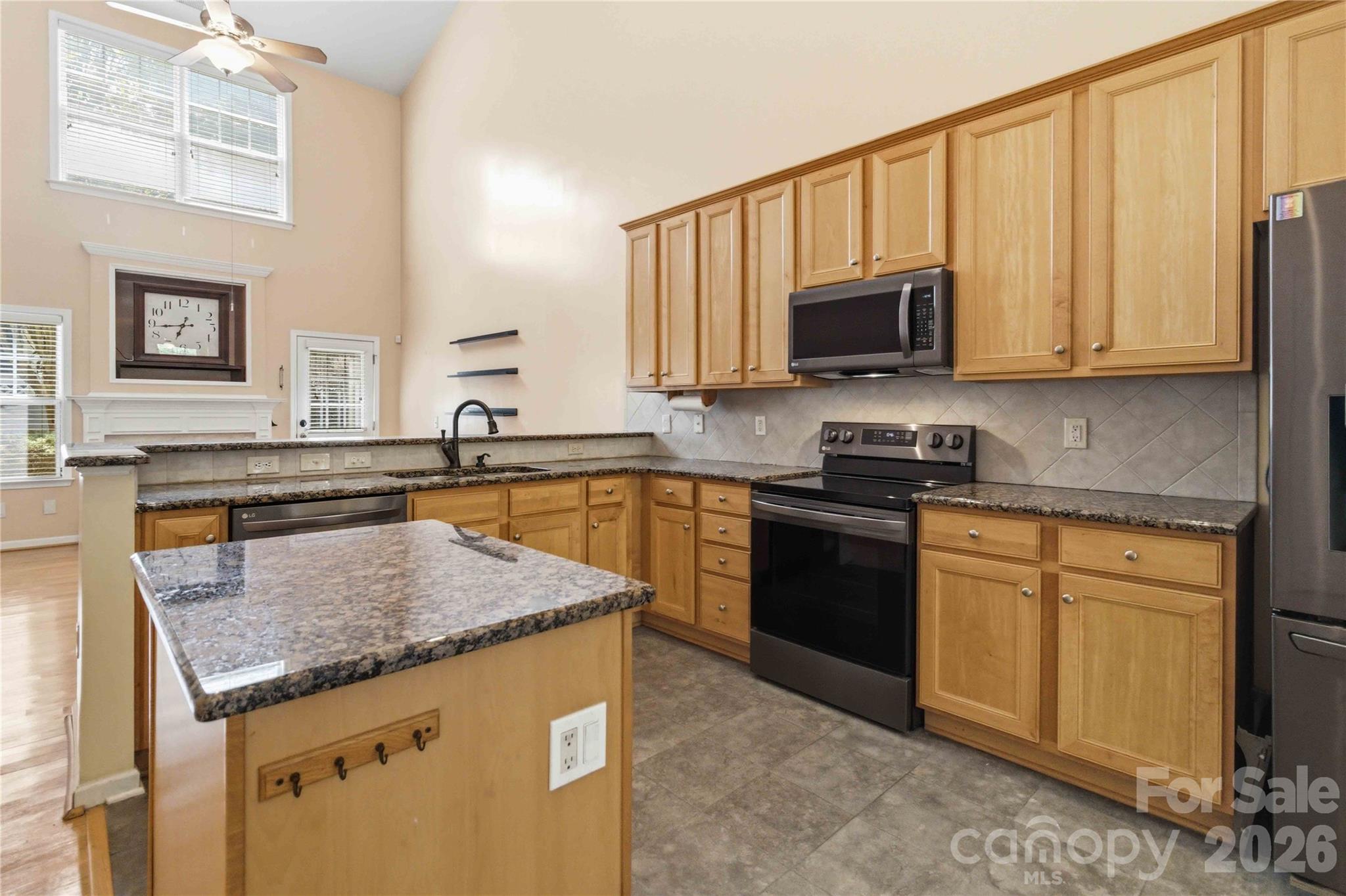 742 Winding Way Property Photo 11