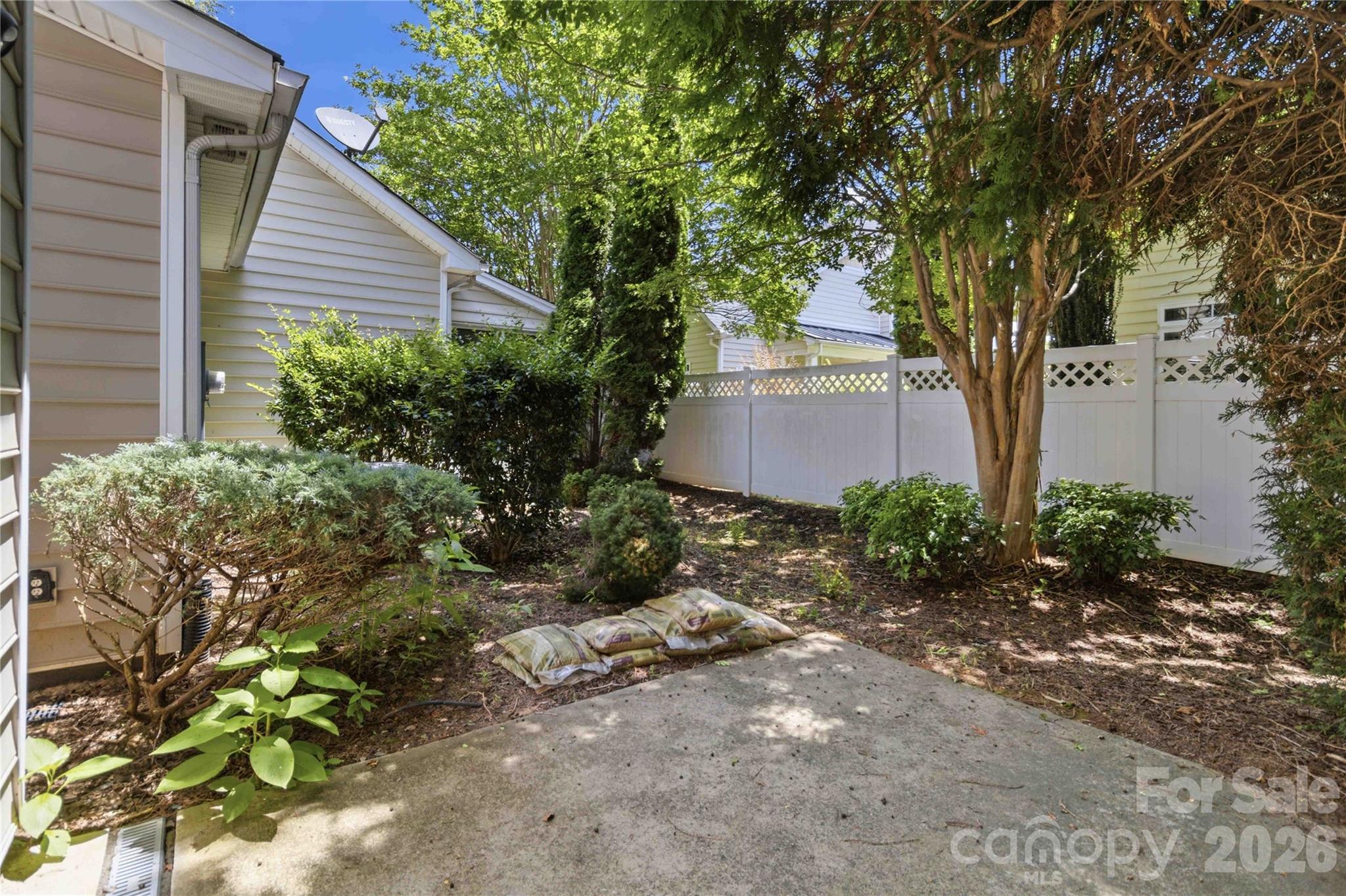 742 Winding Way Property Photo 37