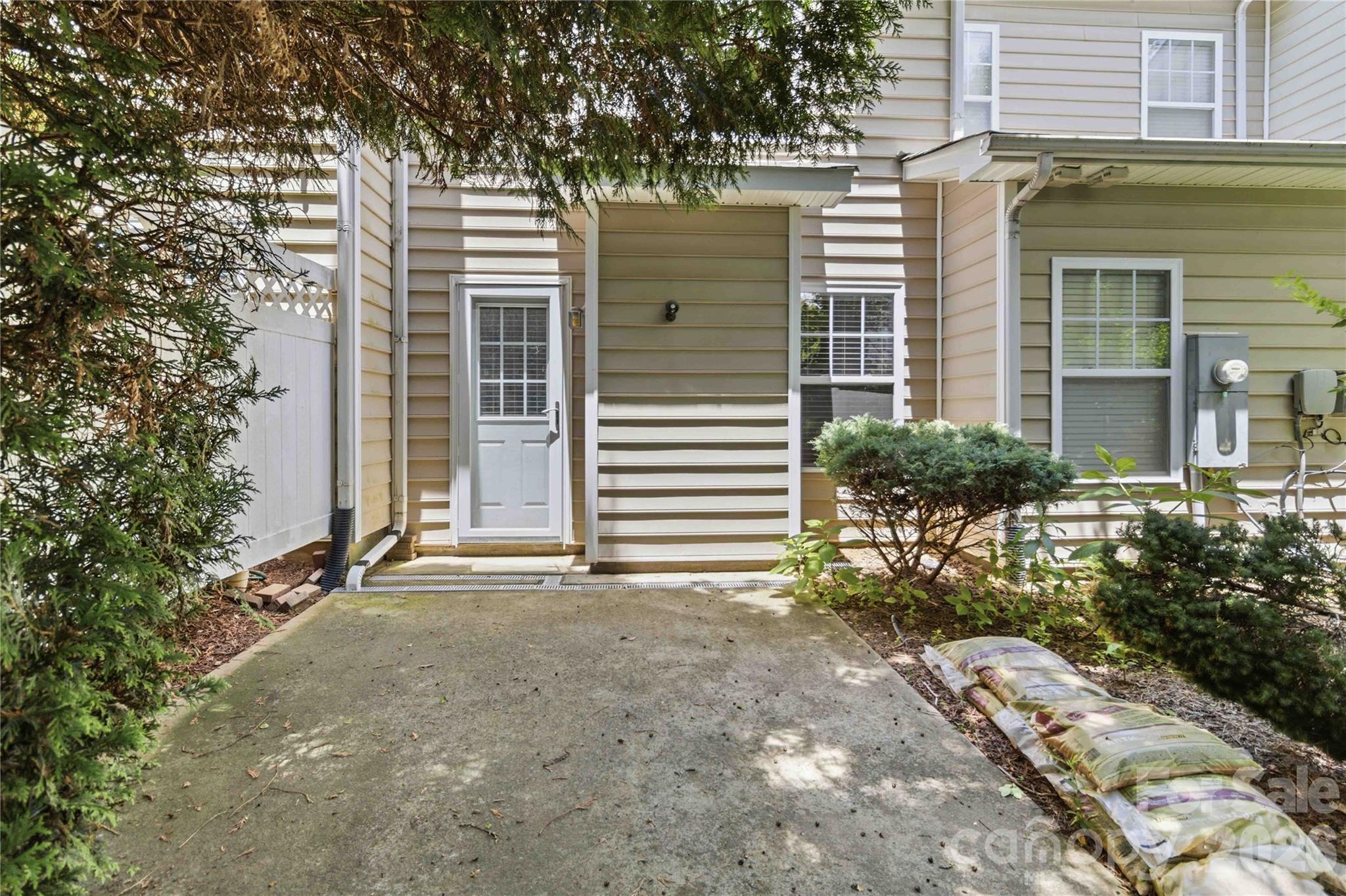 742 Winding Way Property Photo 38