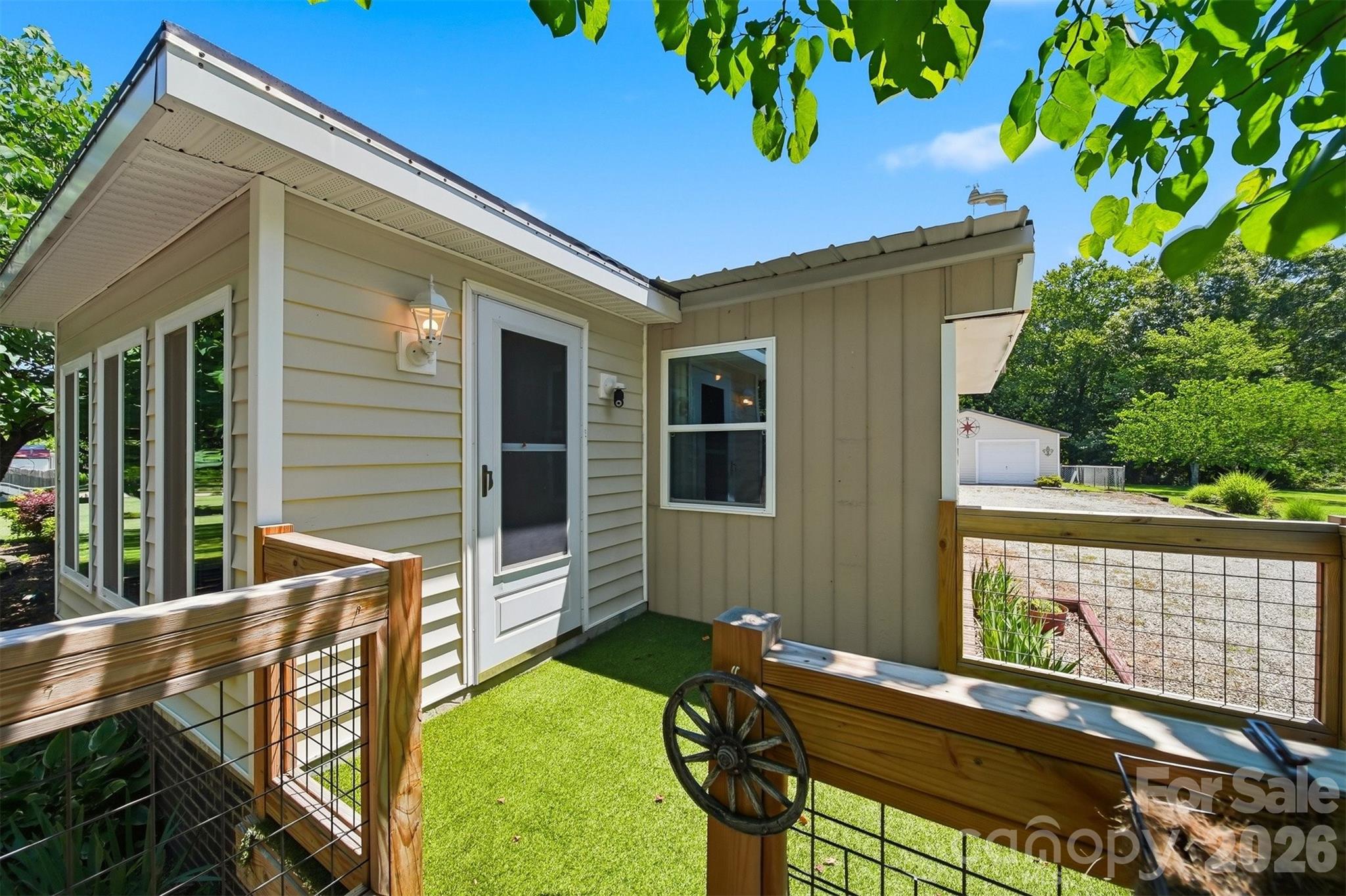 5404 B J Drive Property Photo 3