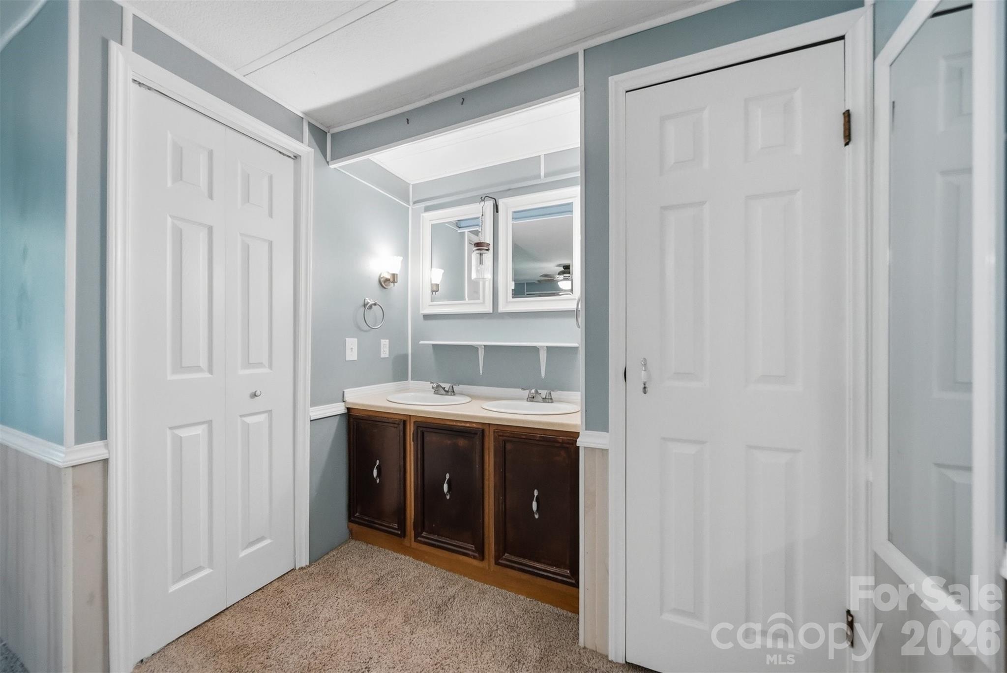 5404 B J Drive Property Photo 16