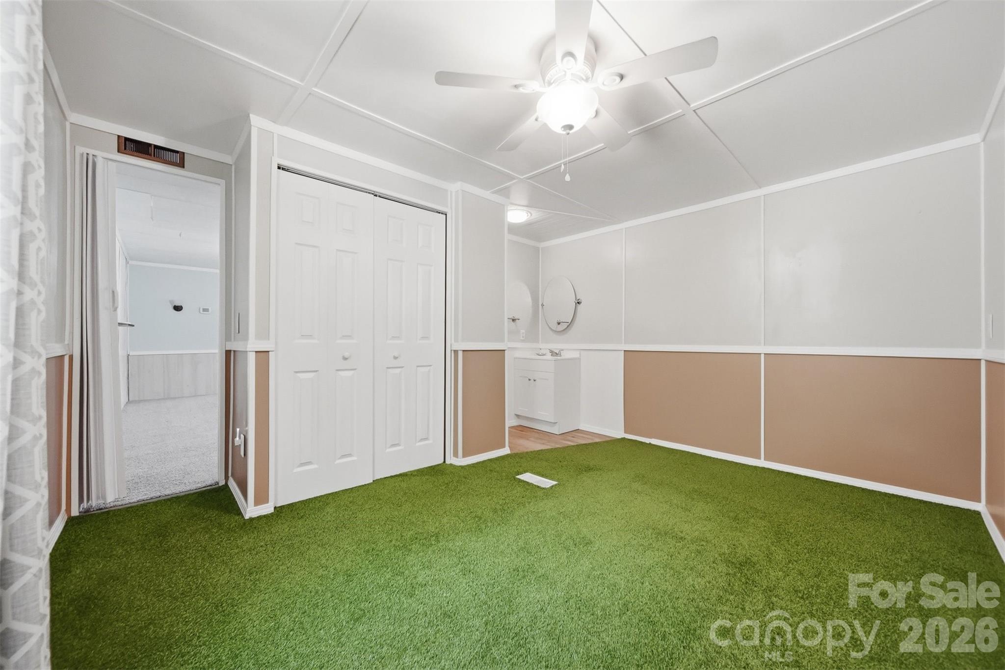 5404 B J Drive Property Photo 23
