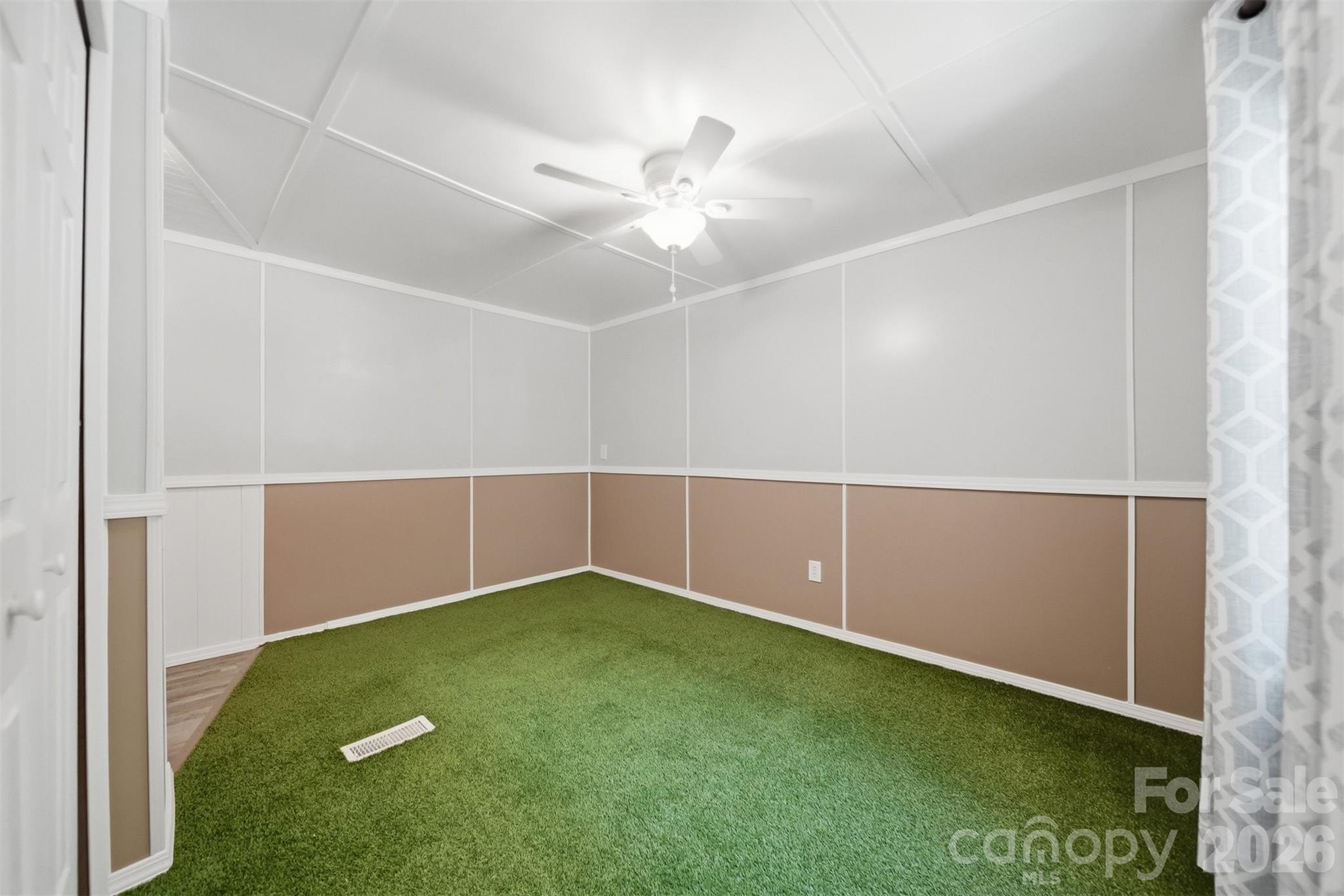 5404 B J Drive Property Photo 24