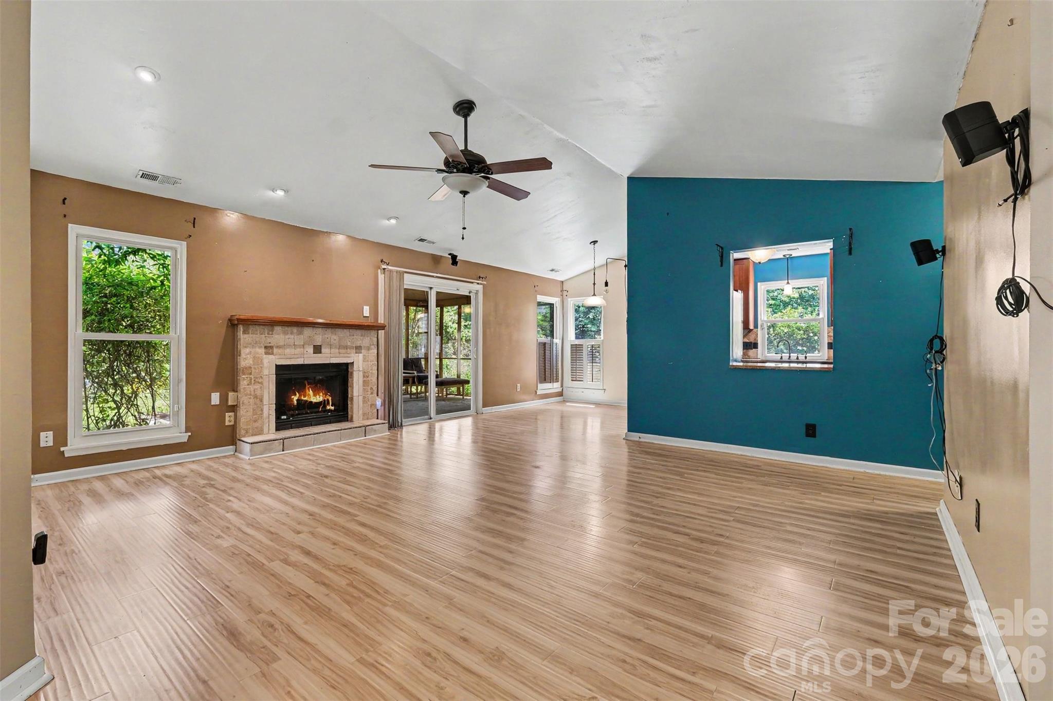 9330 Oren Thompson Road Property Photo 6