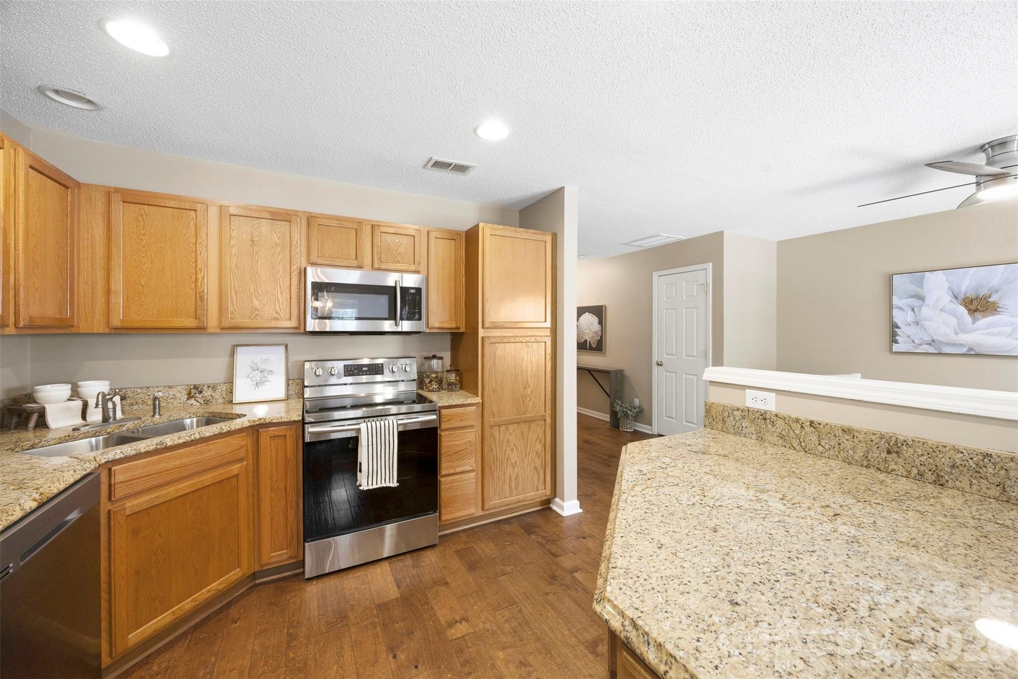 1728 Eagle Ridge Drive Property Photo 10
