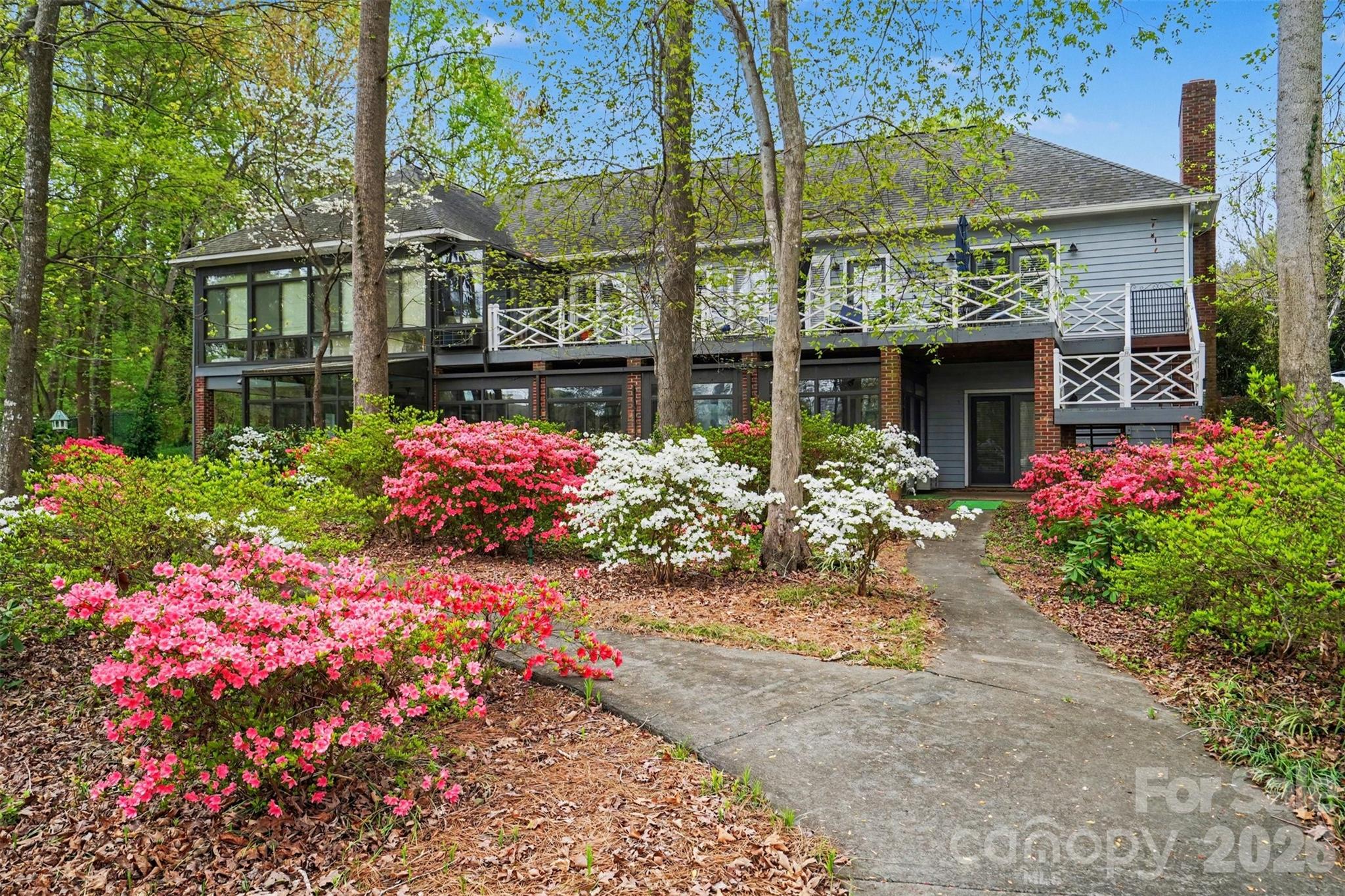 185 Appian Way Property Photo 3