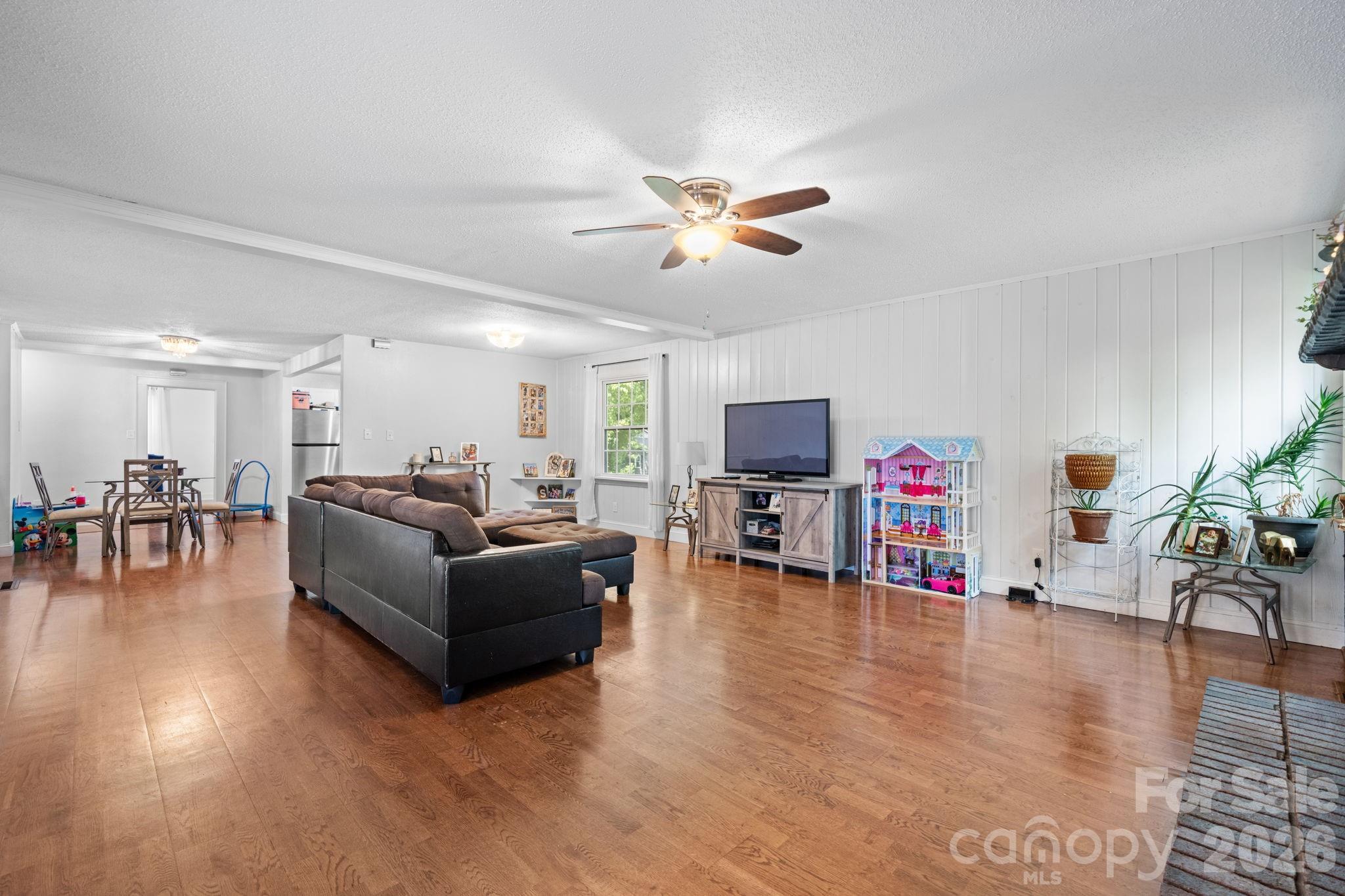 227 W 27th Street Property Photo 3