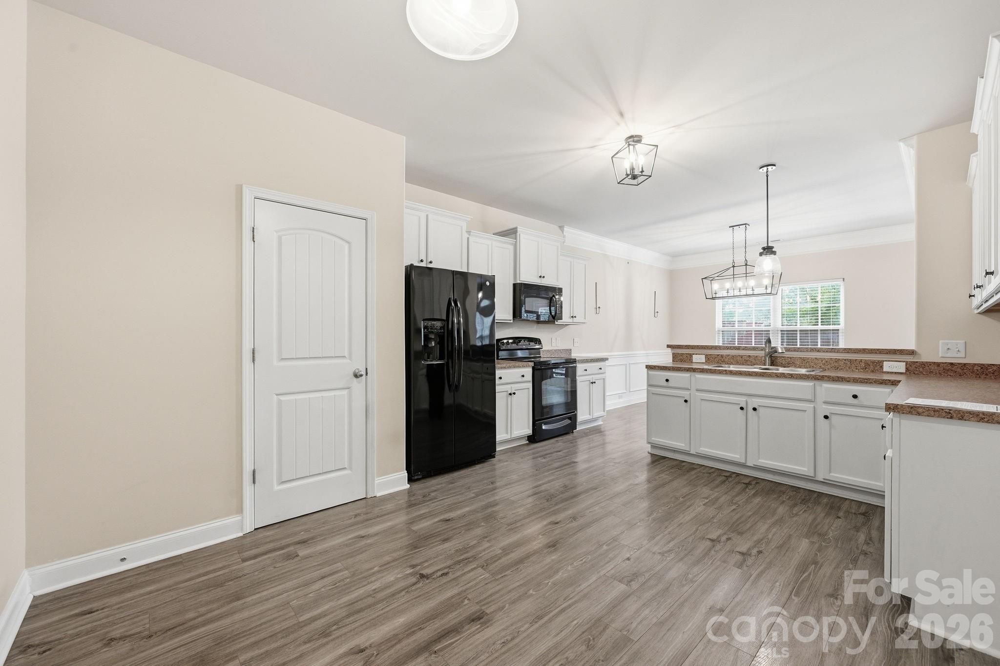 7820 Rockland Drive Property Photo 4